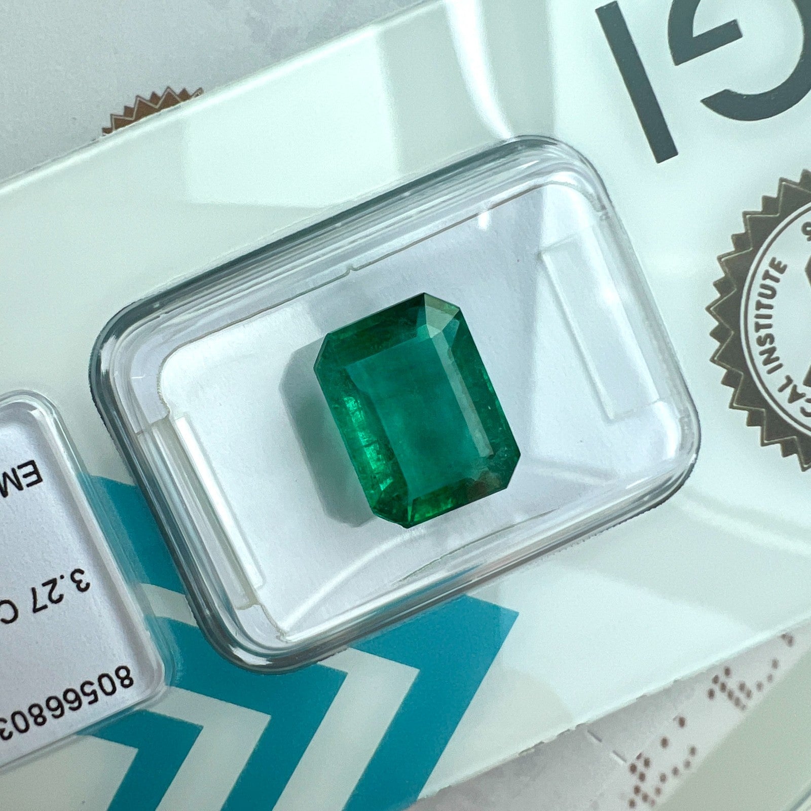 3.27ct IGI CERTIFIED Natural ZAMBIAN Emerald DEEP Green OCATGON Cut RARE Gem — view 4