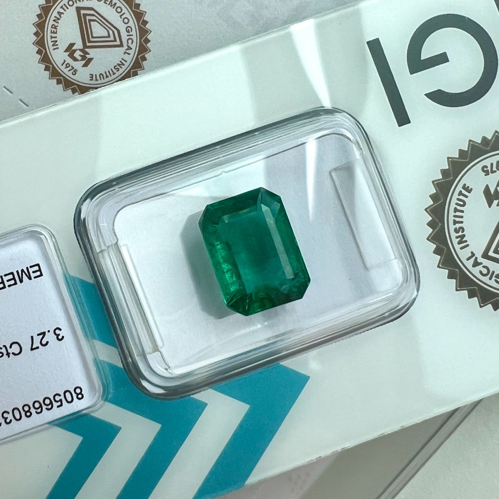 3.27ct IGI CERTIFIED Natural ZAMBIAN Emerald DEEP Green OCATGON Cut RARE Gem — view 5