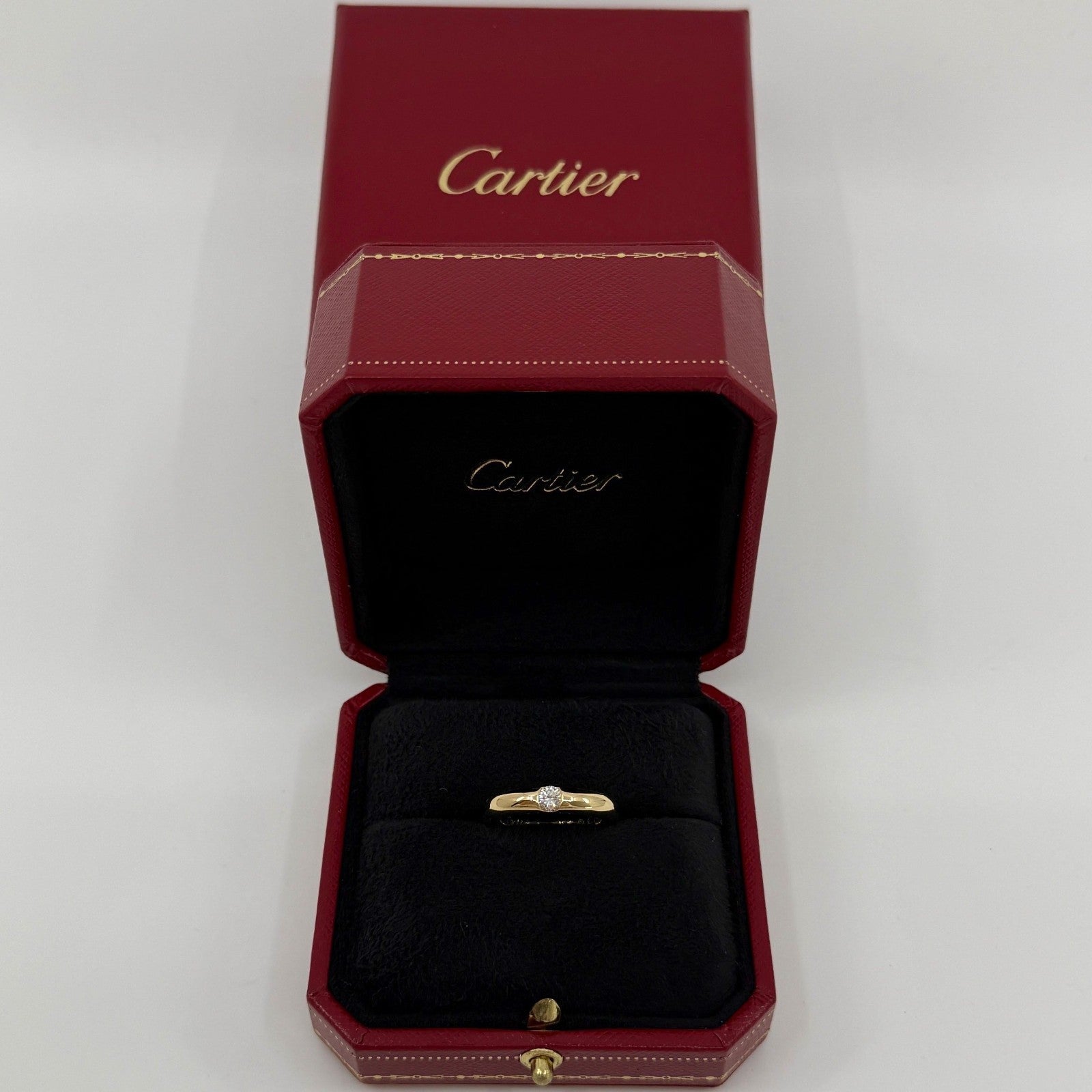 Vintage Cartier Round 0.25ct Diamond Ellipse 18k Yellow Gold Solitaire Band Ring — view 2