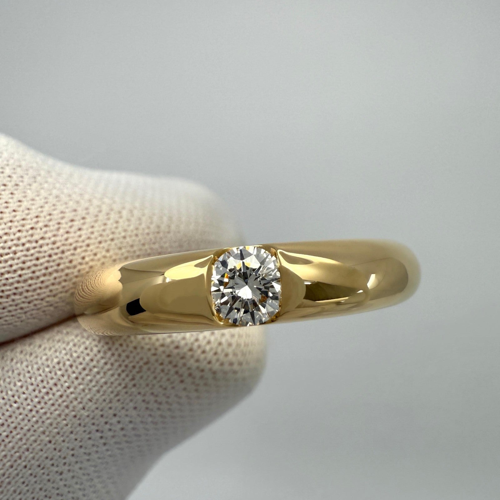 Vintage Cartier Round 0.25ct Diamond Ellipse 18k Yellow Gold Solitaire Band Ring — view 3