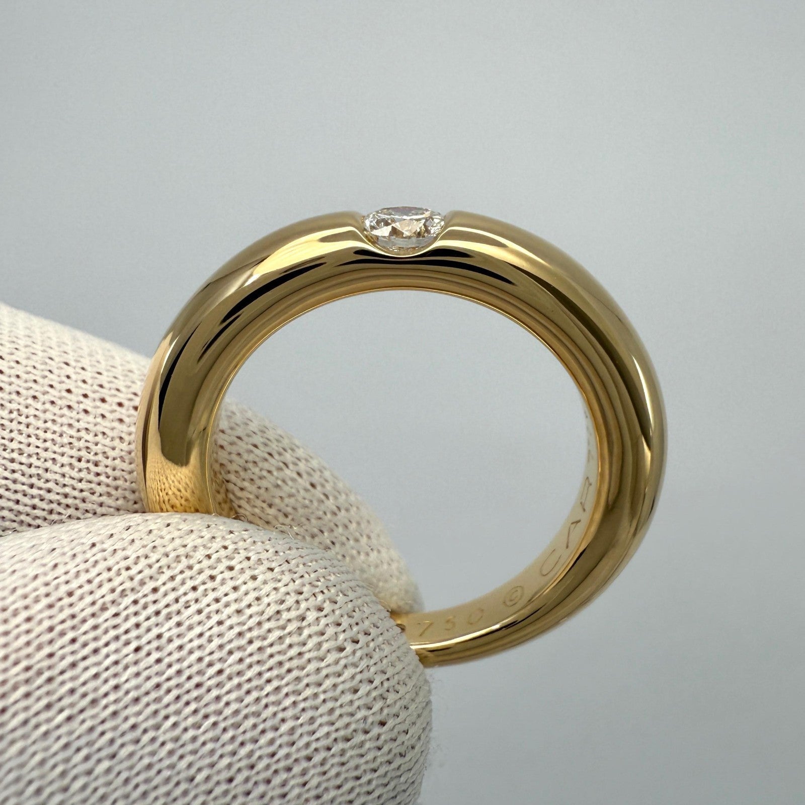 Vintage Cartier Round 0.25ct Diamond Ellipse 18k Yellow Gold Solitaire Band Ring — view 4
