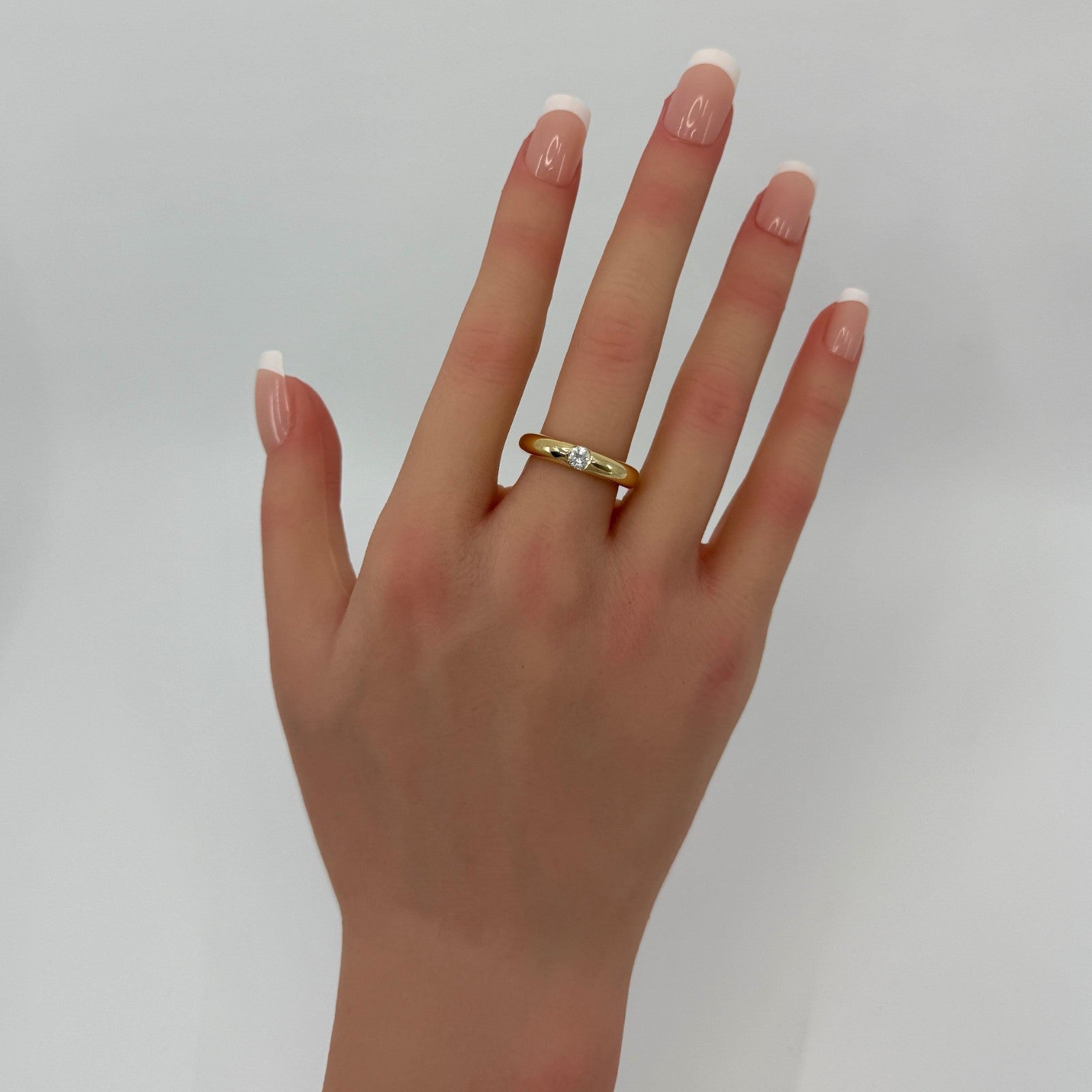 Vintage Cartier Round 0.25ct Diamond Ellipse 18k Yellow Gold Solitaire Band Ring — view 5