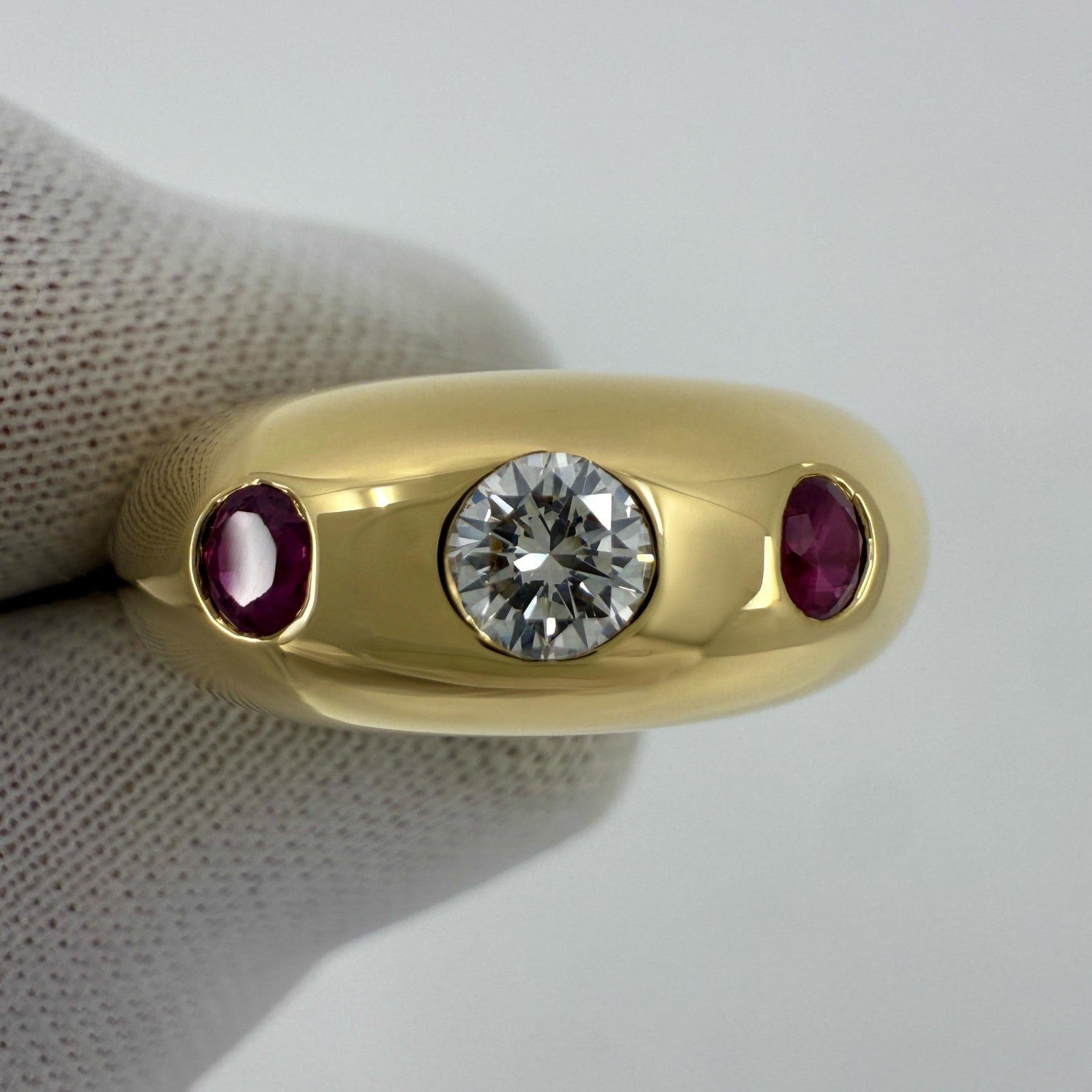 Vintage Cartier Diamond Ruby Daphne 18k Yellow Gold Three Stone Domed Ring EU52 — view 5