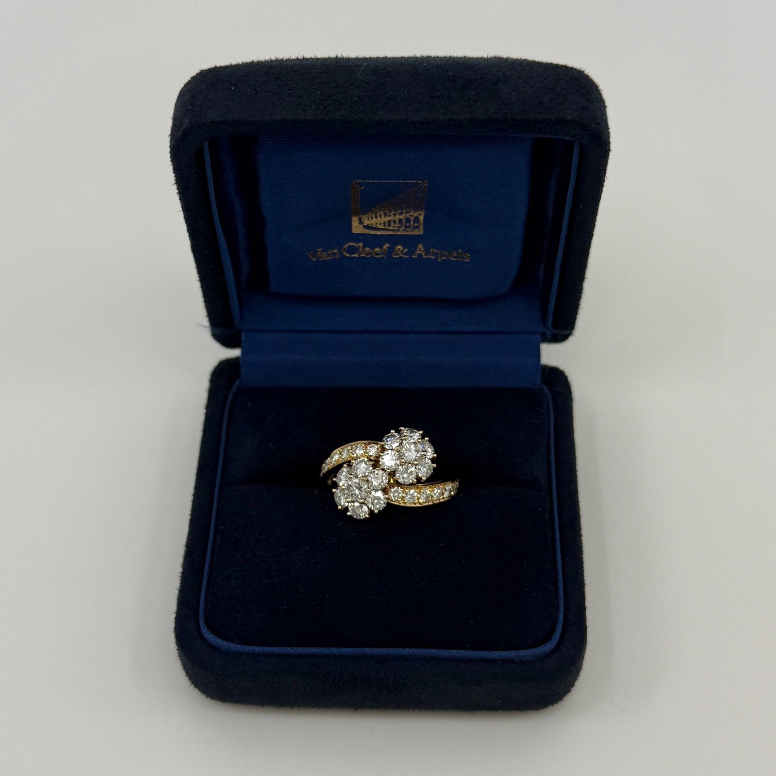 Rare Vintage Van Cleef & Arpels Diamond Snowflake Bypass 18k Gold Flower Ring 52 — view 2