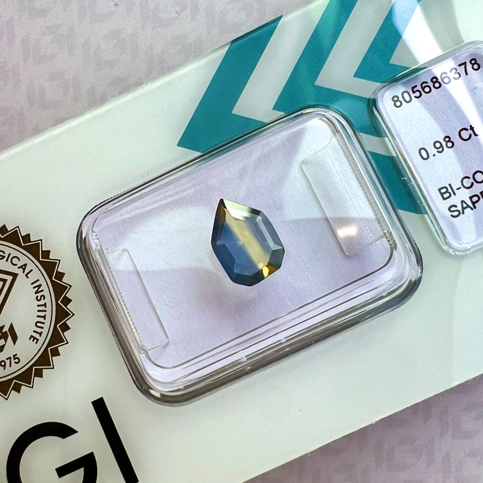 Unique IGI Certified Bi Colour Blue Yellow AUSTRALIAN Sapphire 0.98ct FANCY Cut — view 4