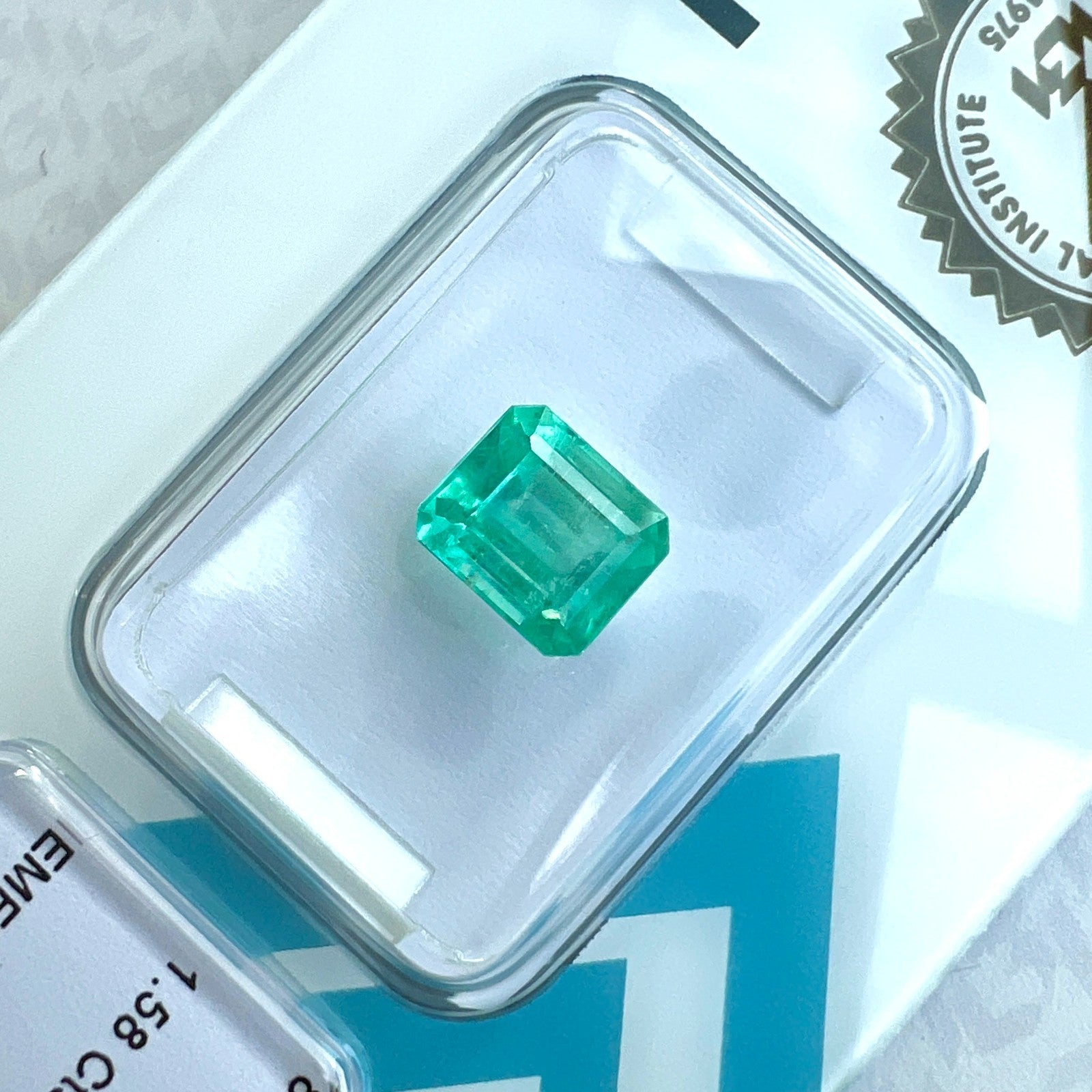IGI CERTIFIED 1.58ct COLOMBIAN Emerald Light Green Octagon Cut RARE Blister Gem