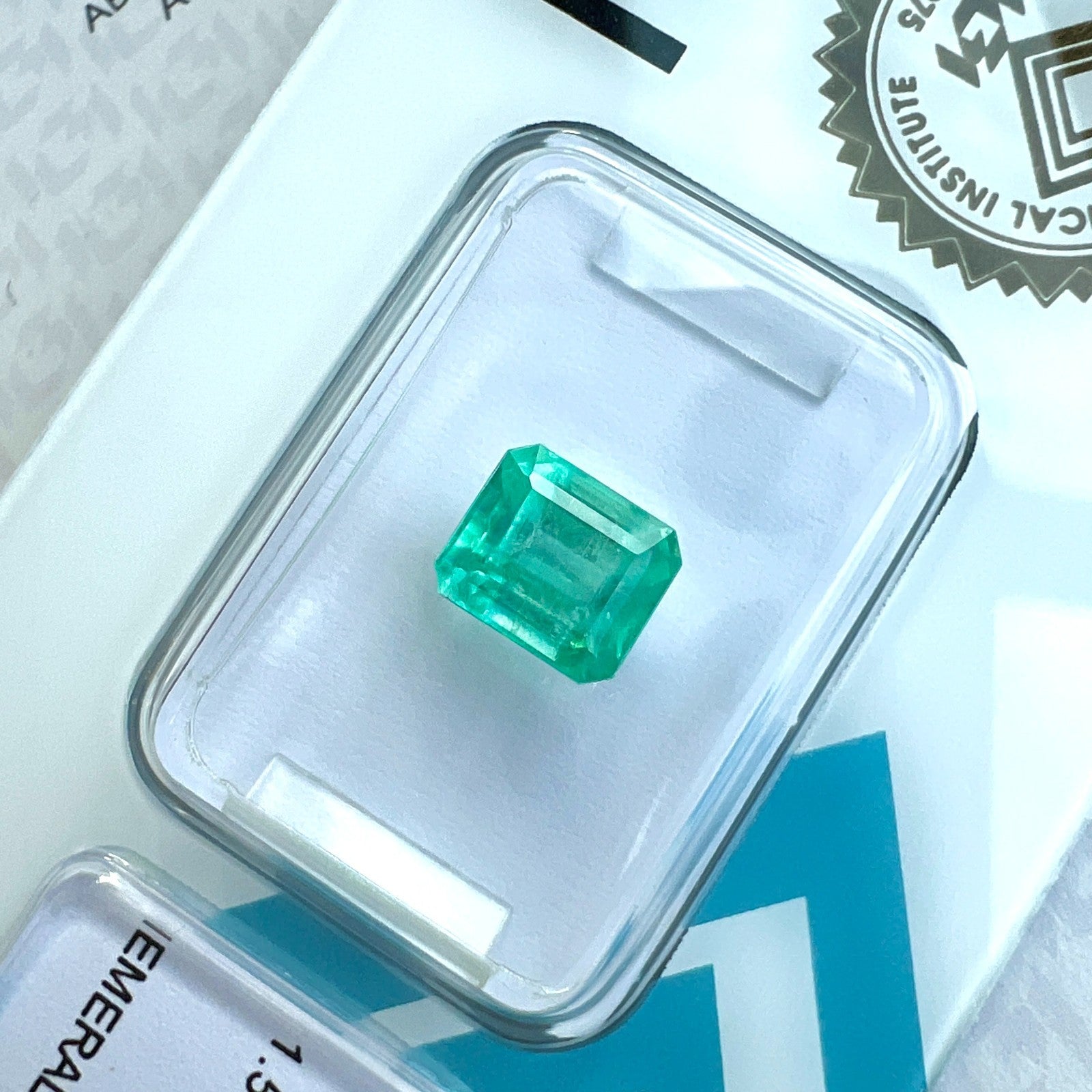 IGI CERTIFIED 1.58ct COLOMBIAN Emerald Light Green Octagon Cut RARE Blister Gem — view 2