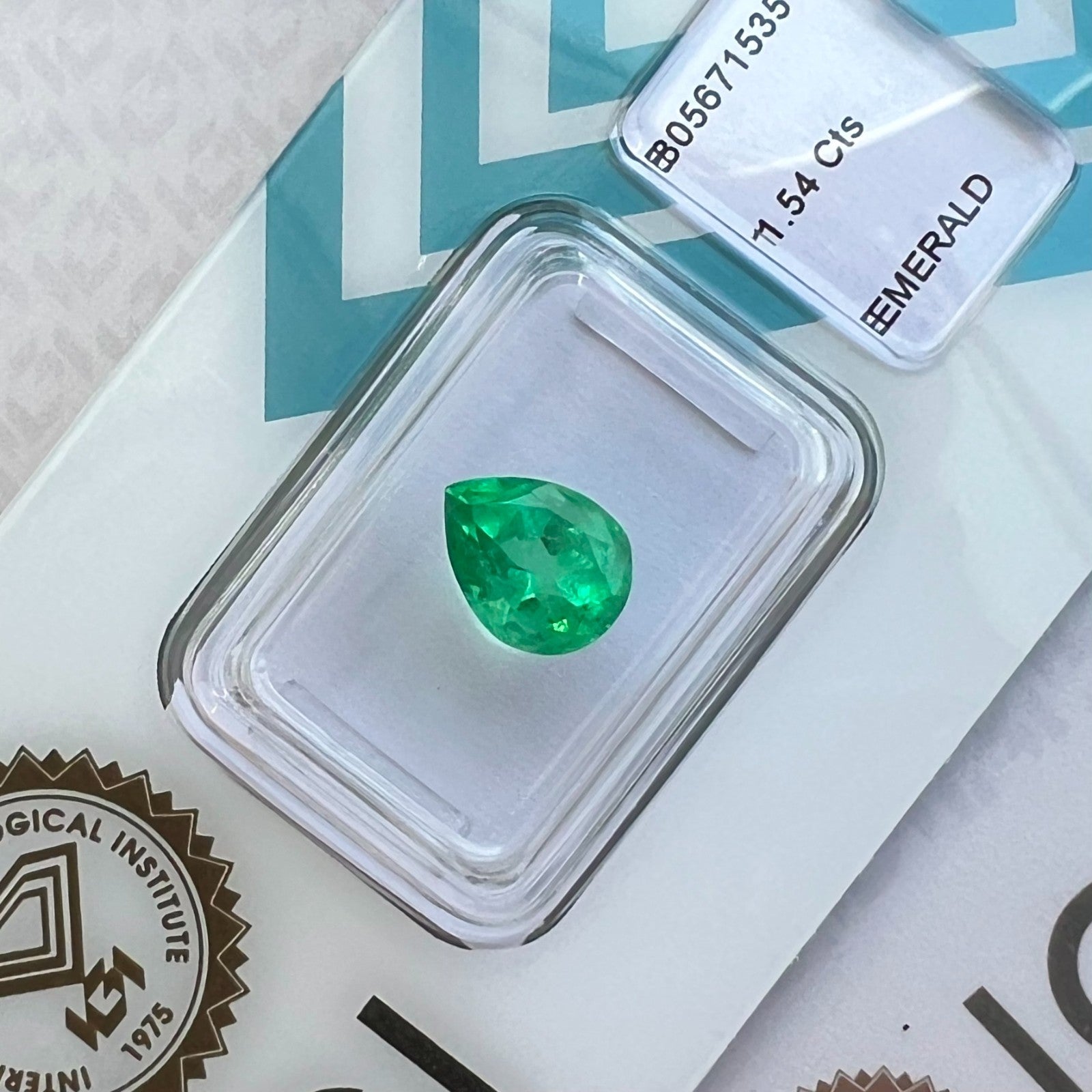 Fine IGI CERTIFIED 1.54ct COLOMBIAN Emerald Vivid Green Pear Cut Gem 8.8x6.9mm