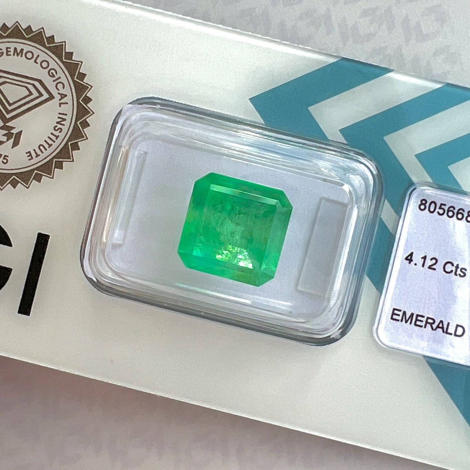 IGI CERTIFIED 4.12ct COLOMBIAN Emerald VIVID Blue Green Octagon Cut Gem — view 3