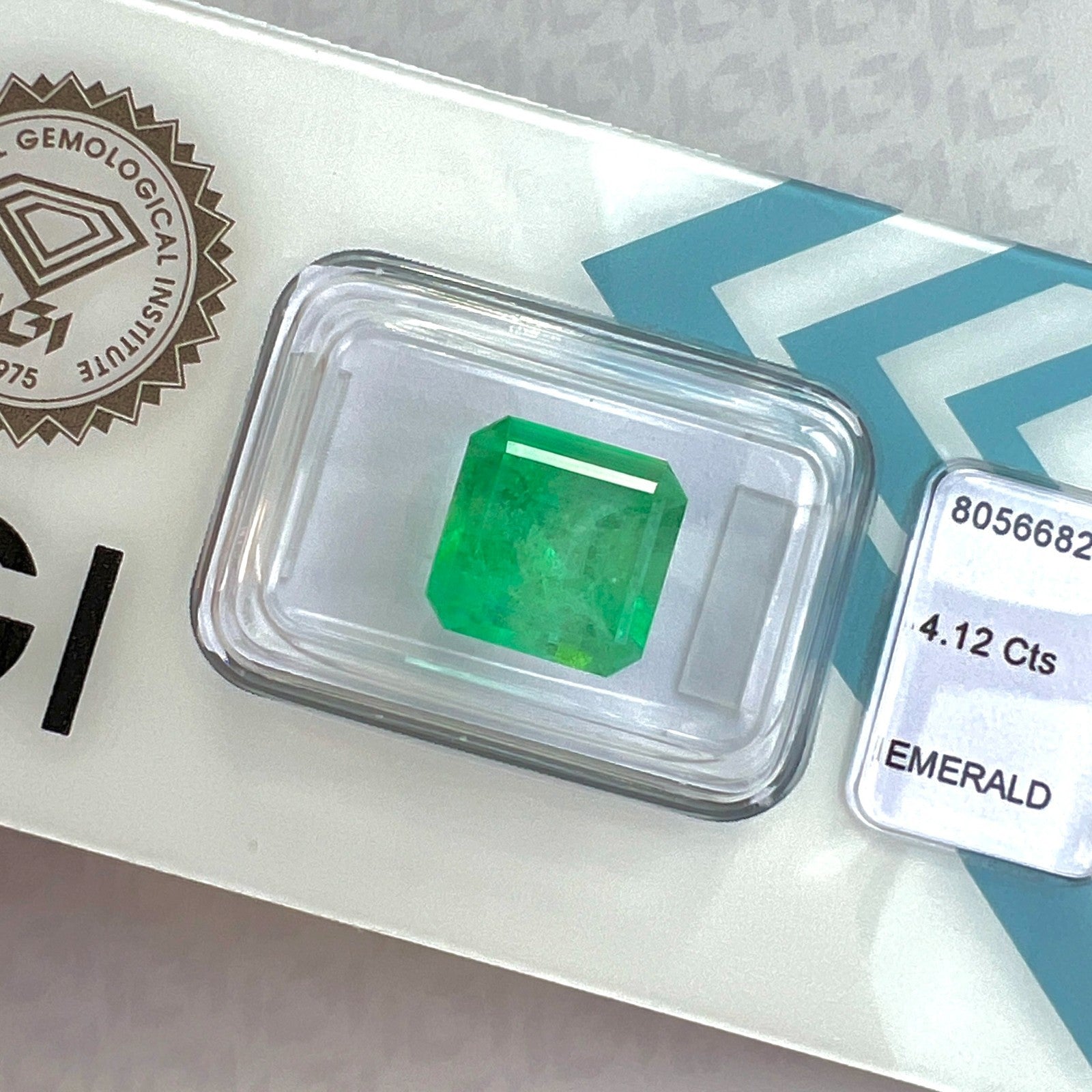 IGI CERTIFIED 4.12ct COLOMBIAN Emerald VIVID Blue Green Octagon Cut Gem — view 5