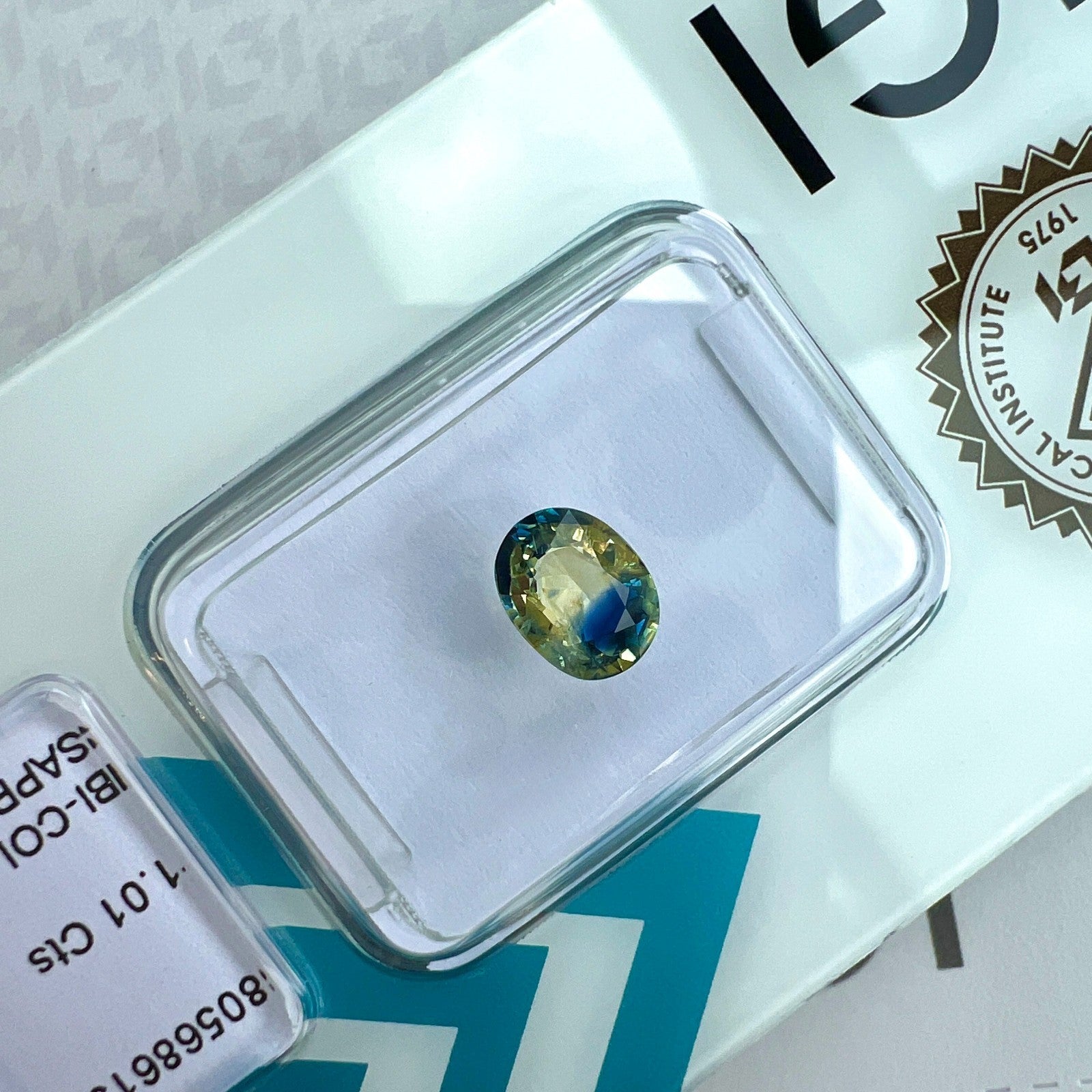 Unique IGI CERTIFIED Bi Colour 1.01ct Blue Yellow AUSTRALIAN Sapphire Oval Cut — view 3