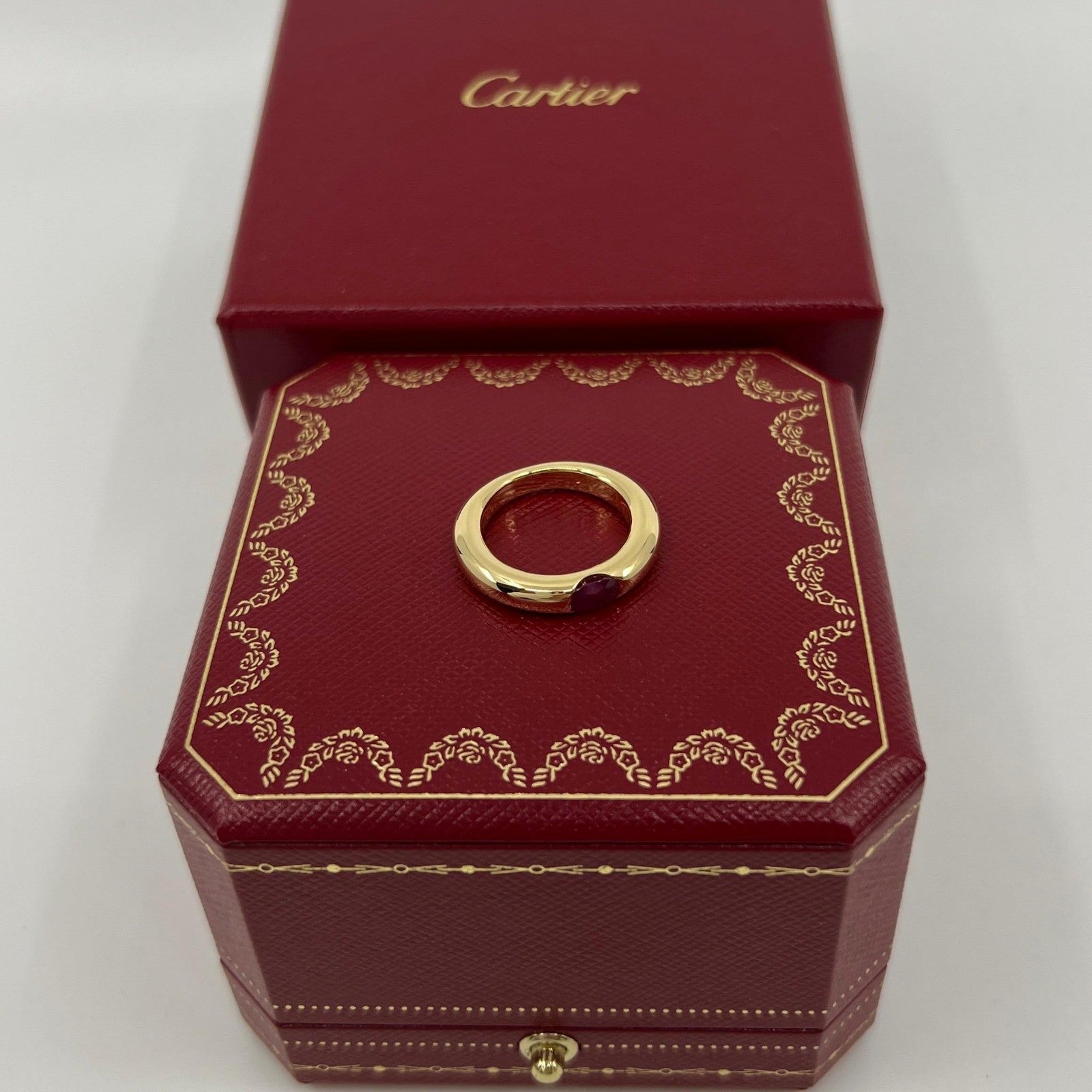 Vintage Cartier Deep Red Ruby Ellipse 18k Yellow Gold Oval Cut Solitaire Ring 47 — view 4