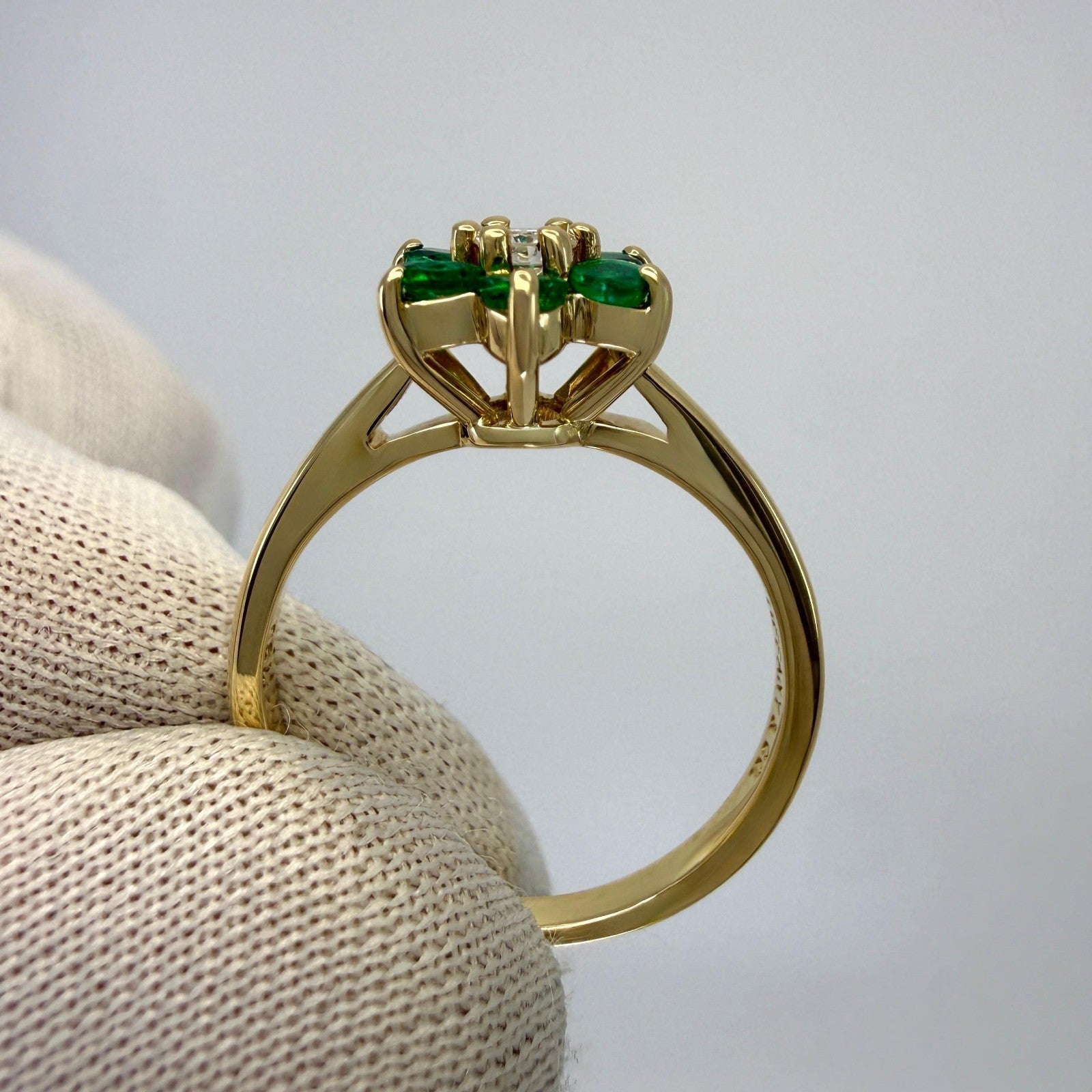 Vintage Tiffany & Co. Emerald And Diamond Flower 18k Yellow Gold Cluster Ring — view 4