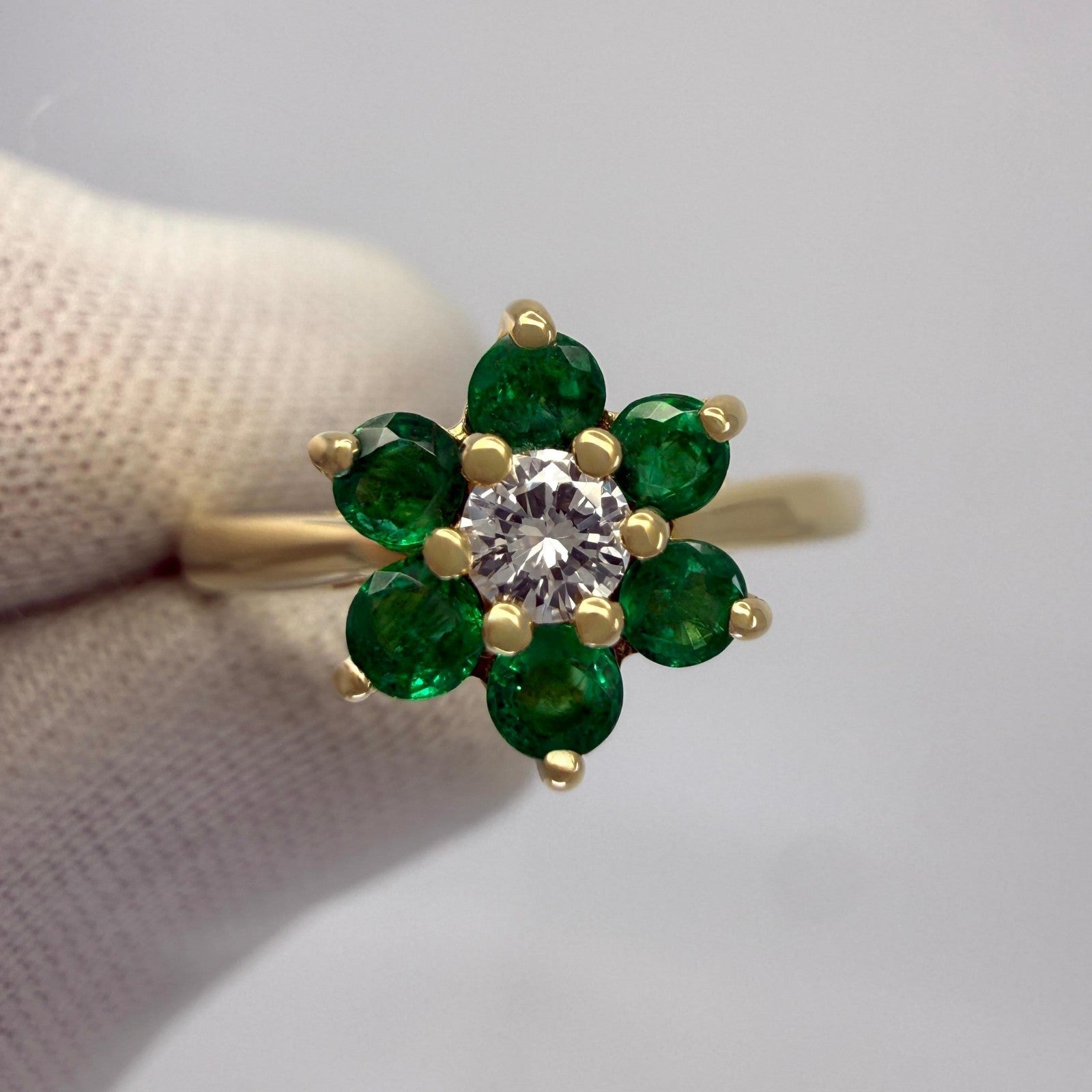 Vintage Tiffany & Co. Emerald And Diamond Flower 18k Yellow Gold Cluster Ring — view 5