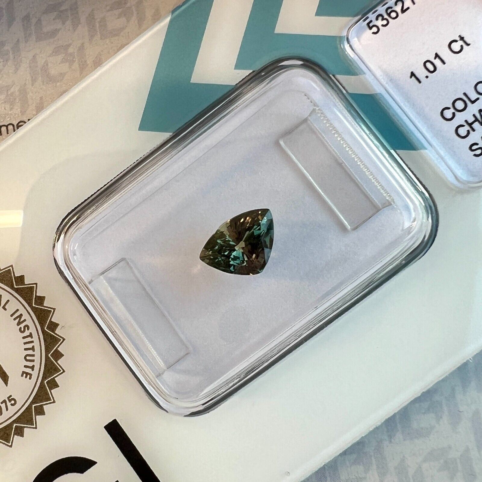 1.01ct Colour Change Sapphire Pink Green Blue No Heat IGI CERTIFIED Triangle Cut — view 3