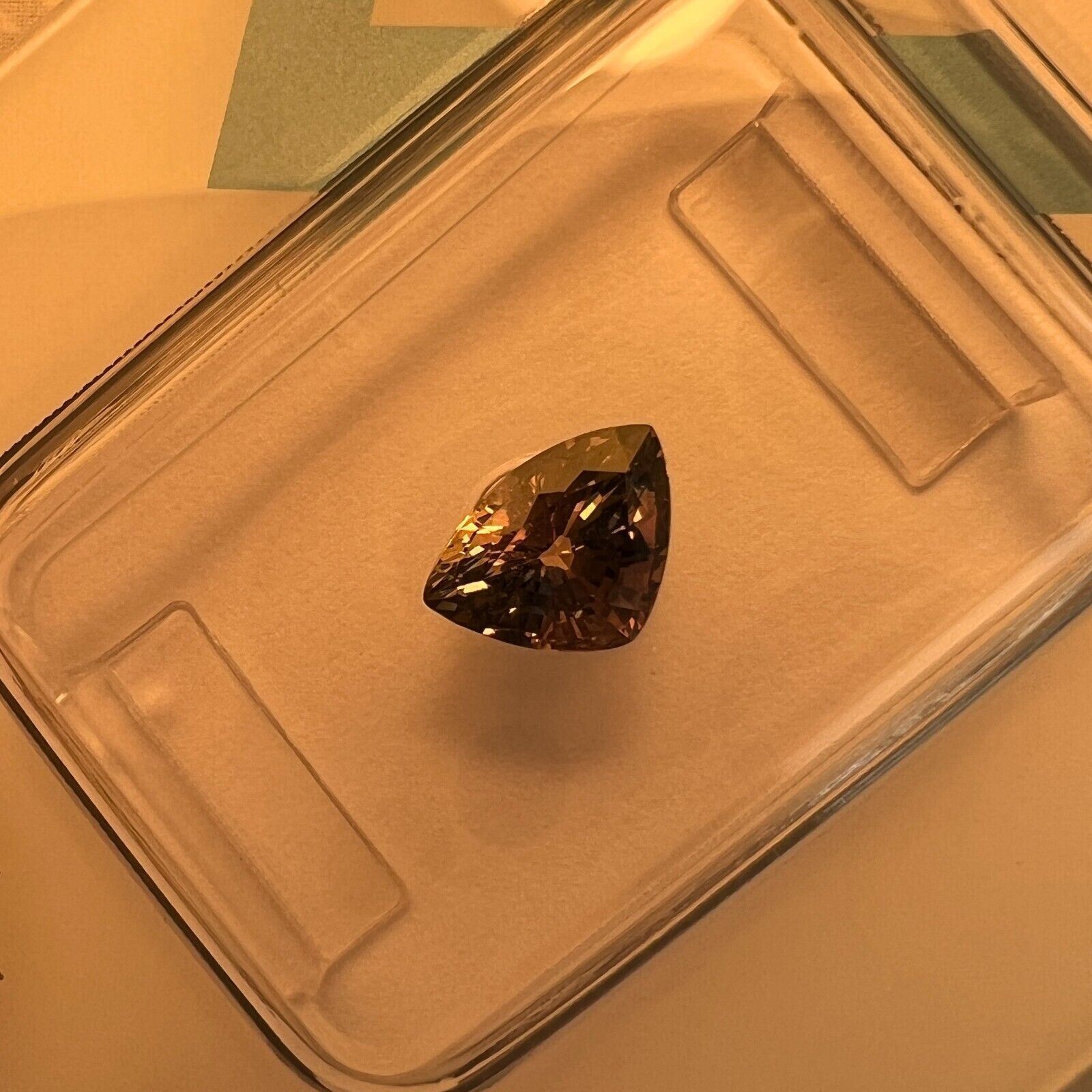 1.01ct Colour Change Sapphire Pink Green Blue No Heat IGI CERTIFIED Triangle Cut — view 4