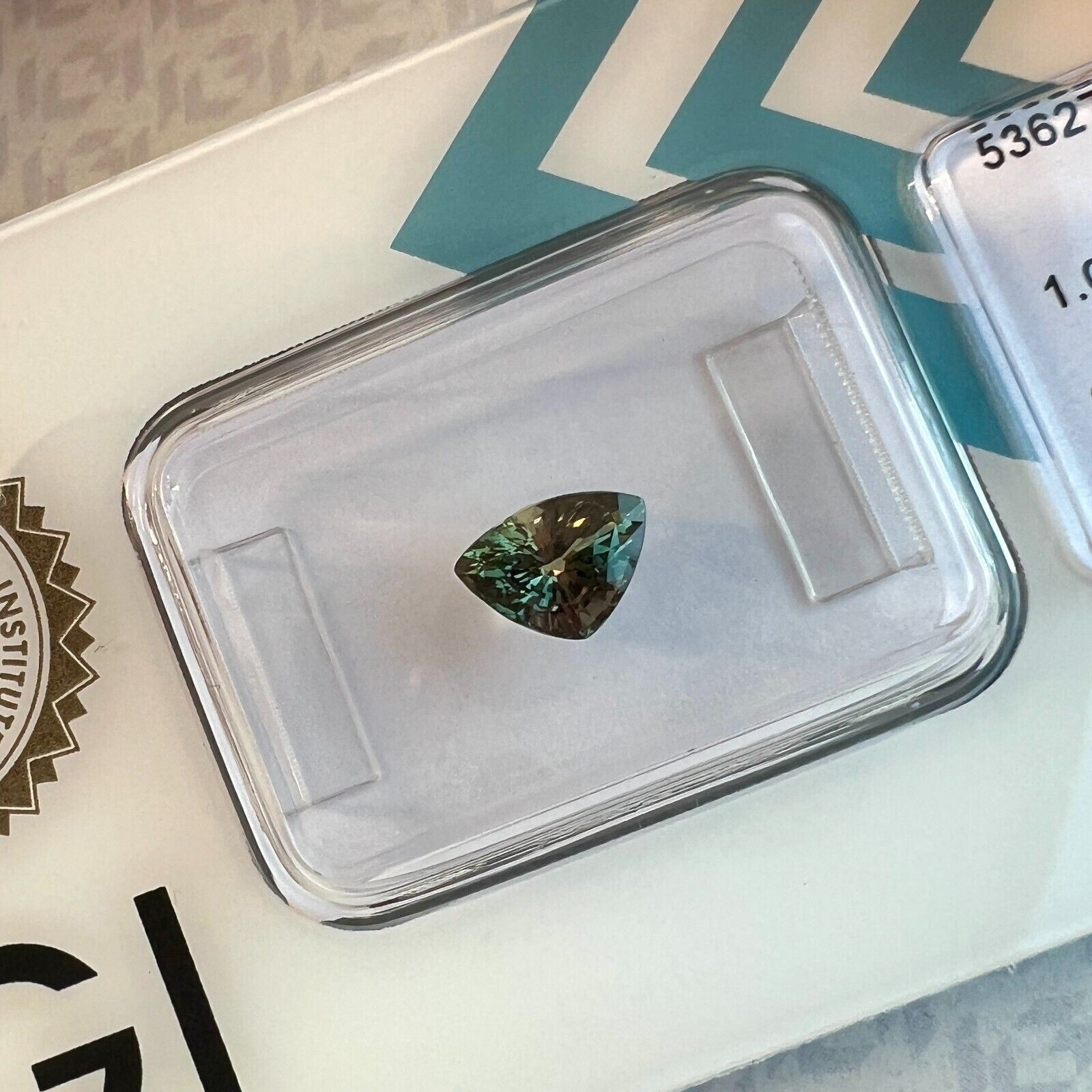 1.01ct Colour Change Sapphire Pink Green Blue No Heat IGI CERTIFIED Triangle Cut — view 5