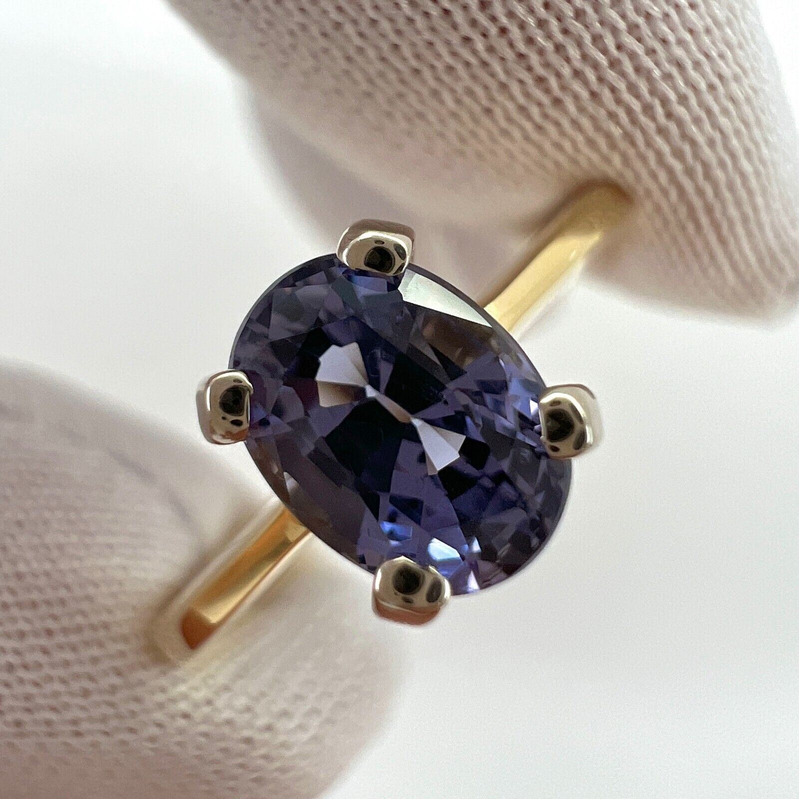 1.14 Carat Lilac Purple Spinel Oval Cut 18k Yellow & White Gold Solitaire Ring — view 3