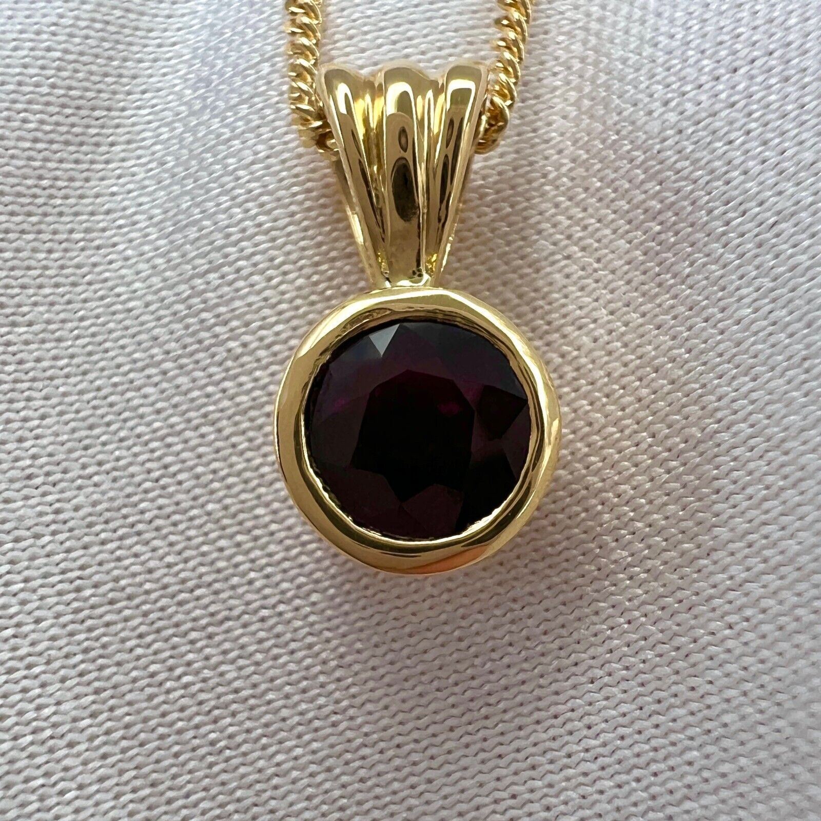 Natural Deep Red Ruby 0.51ct Round 18k Yellow Gold Solitaire Pendant Necklace — view 3