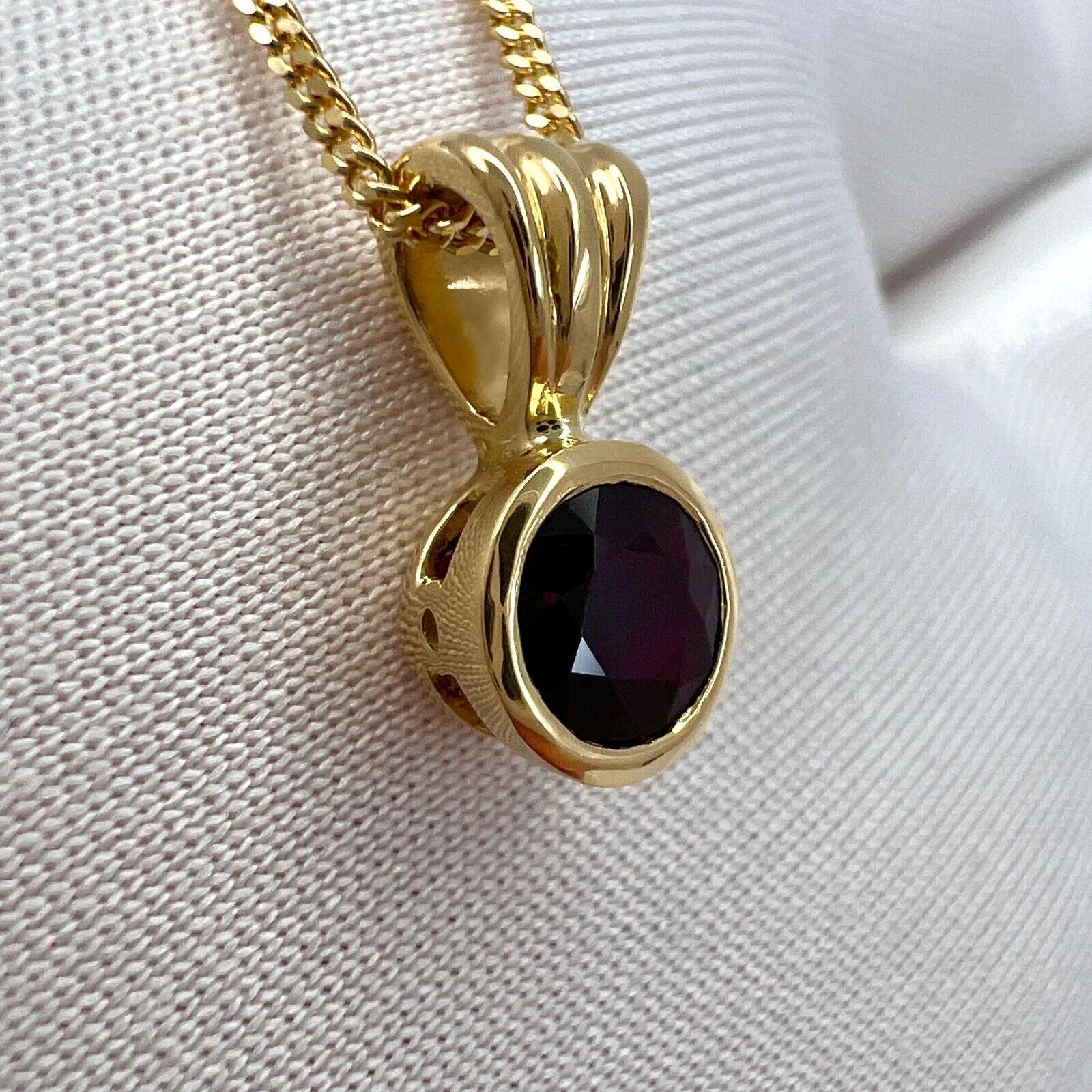 Natural Deep Red Ruby 0.51ct Round 18k Yellow Gold Solitaire Pendant Necklace — view 5