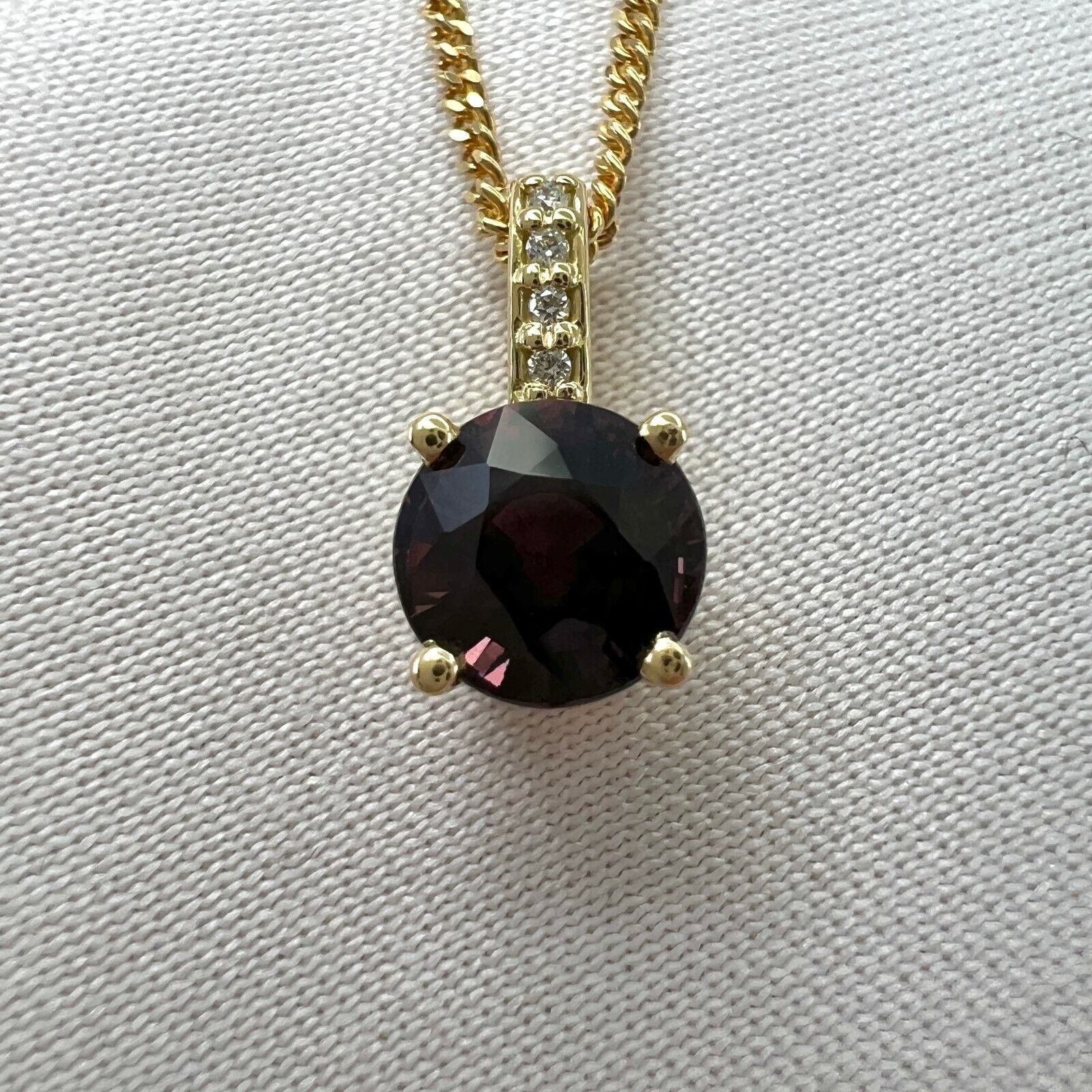 IGI Certified 1.03 Colour Change Untreated Sapphire & Diamond 18k Gold Pendant — view 3
