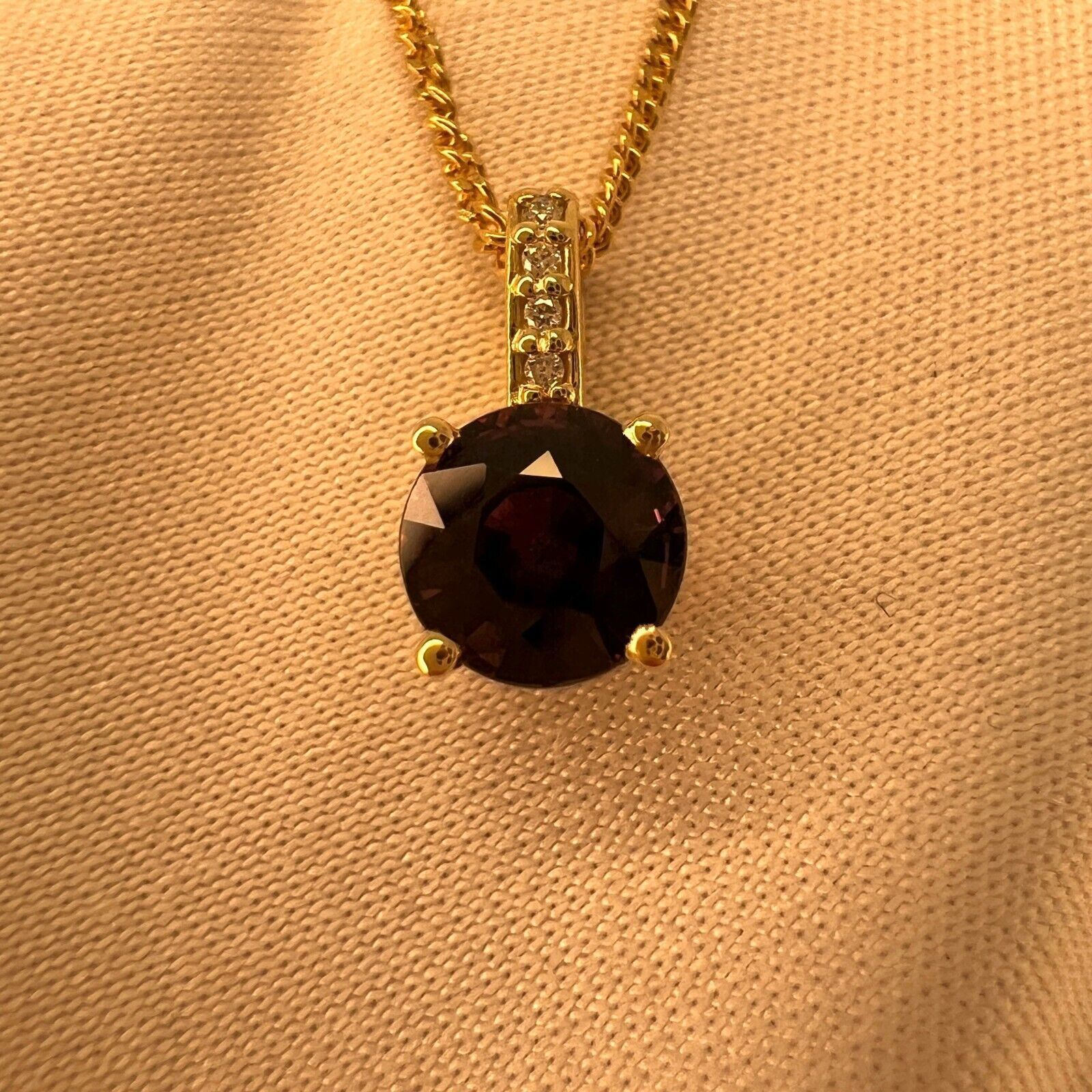 IGI Certified 1.03 Colour Change Untreated Sapphire & Diamond 18k Gold Pendant — view 4