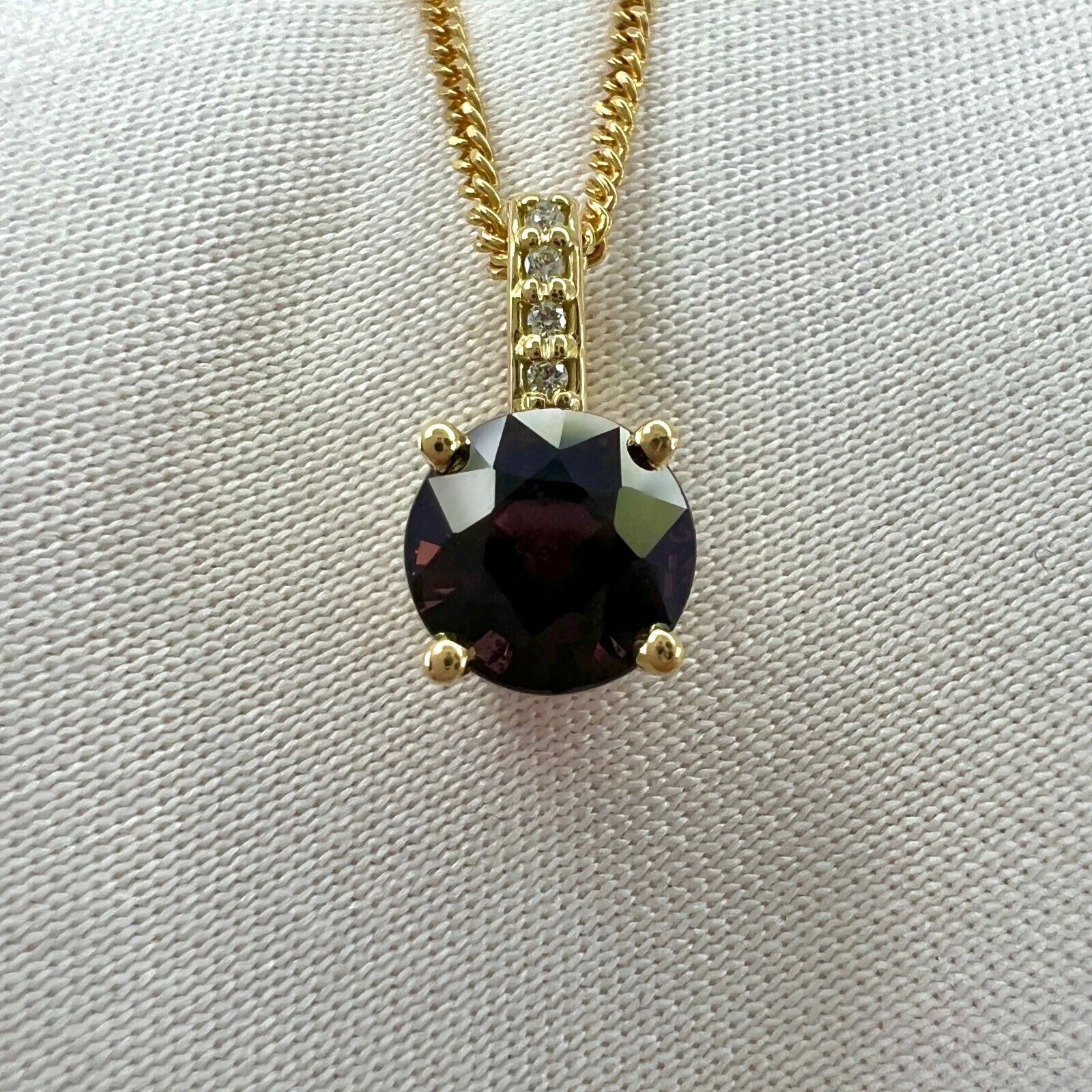 IGI Certified 1.03 Colour Change Untreated Sapphire & Diamond 18k Gold Pendant — view 5