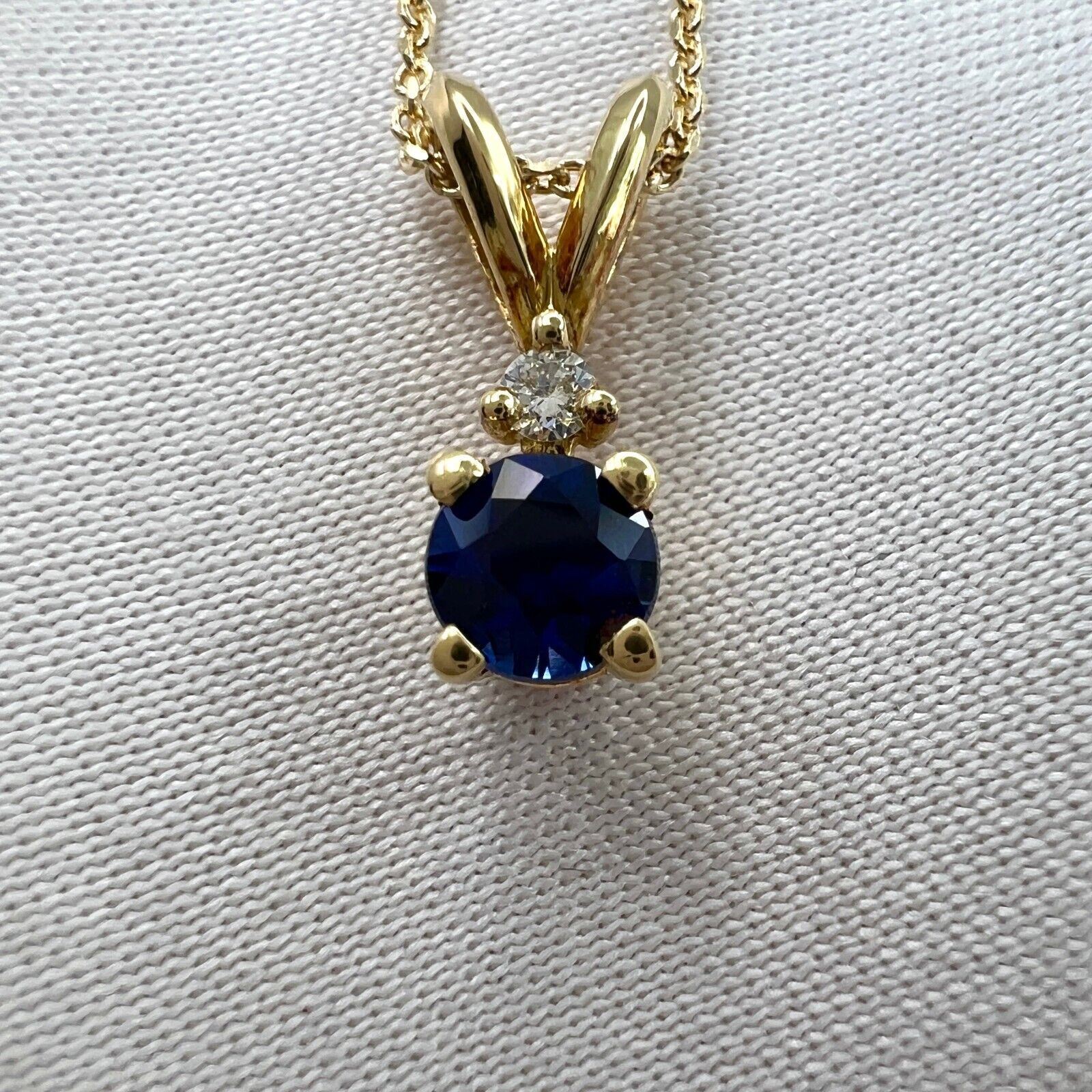 Fine Ceylon Cornflower Blue Sapphire & Diamond Round Cut 18k Yellow Gold Pendant — view 5
