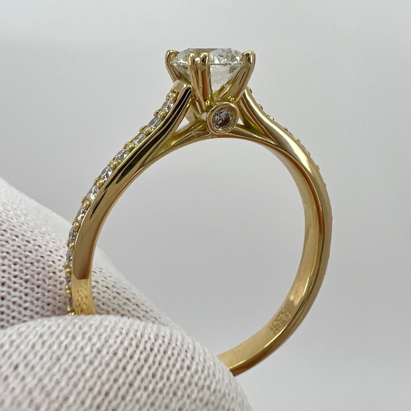 Fine Natural Round Cut White Diamond 18k Yellow Gold Solitaire Accent Ring — view 3