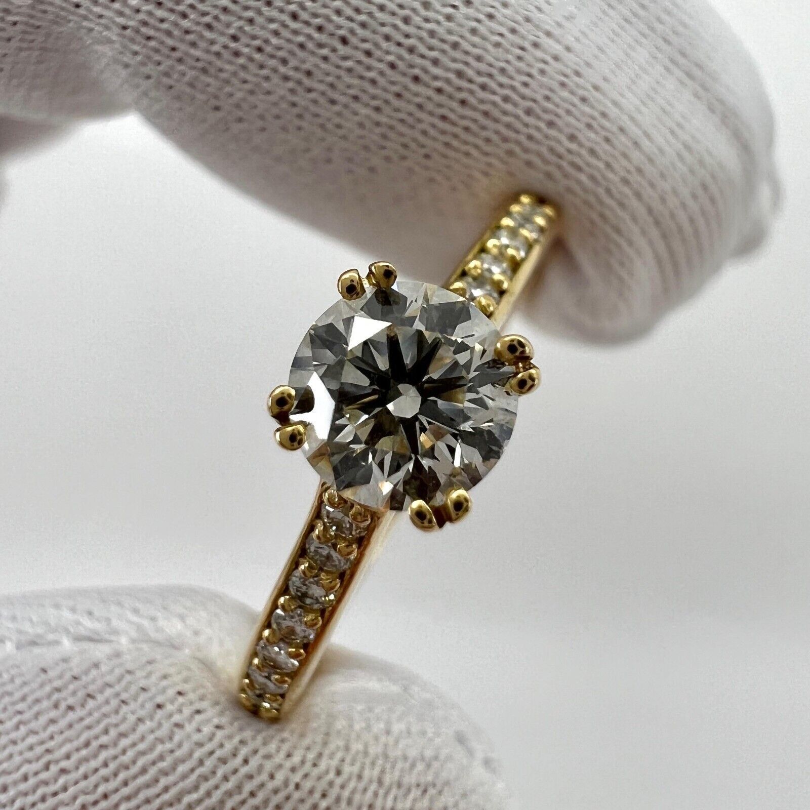 Fine Natural Round Cut White Diamond 18k Yellow Gold Solitaire Accent Ring — view 5
