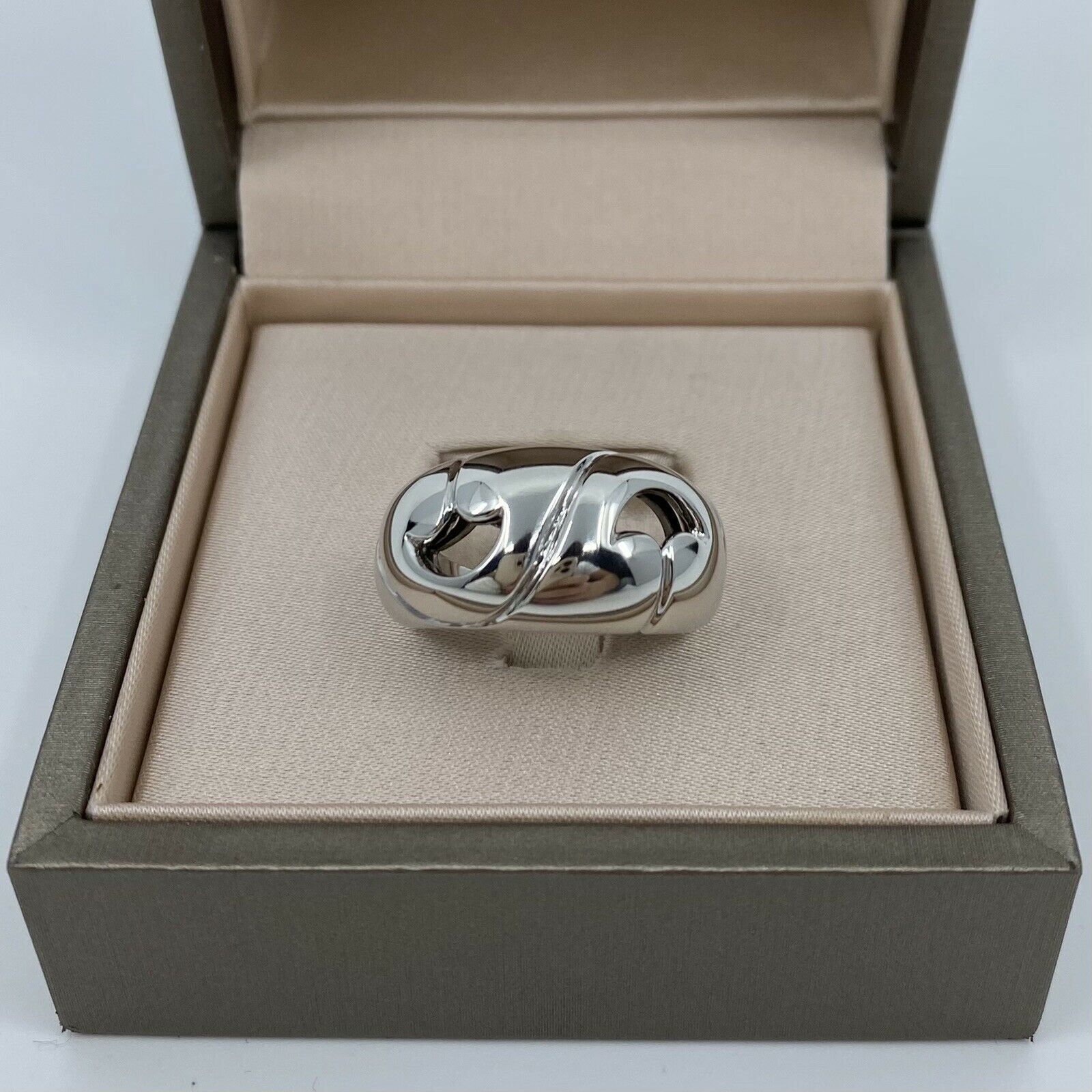 Vintage Bvlgari Bulgari Nuvole Rare 950 Platinum Dome Ring with Bvlgari Ring Box — view 5