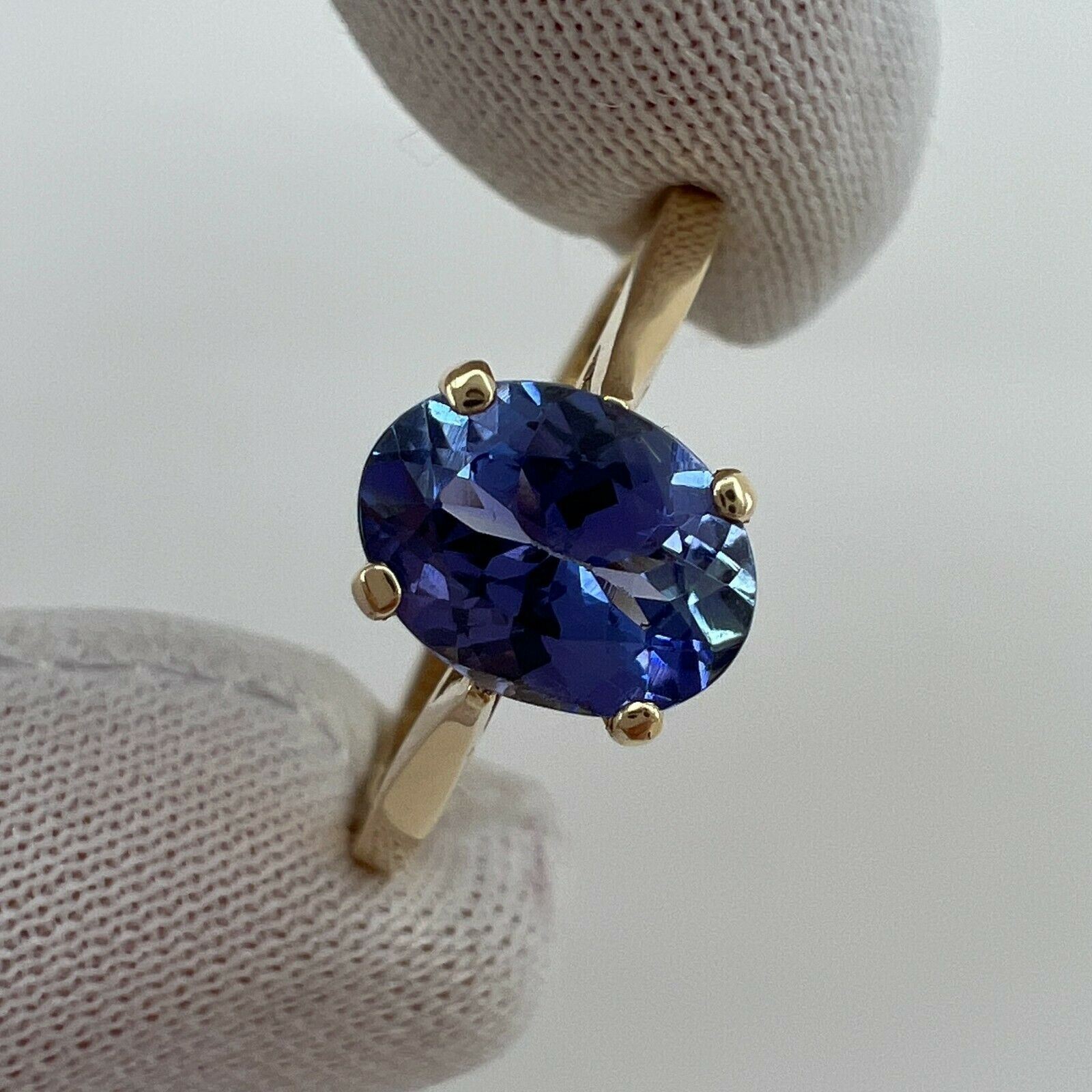 Natural Tanzanite 1.34ct Vivid Blue Violet Oval Cut Yellow Gold Solitaire Ring — view 2