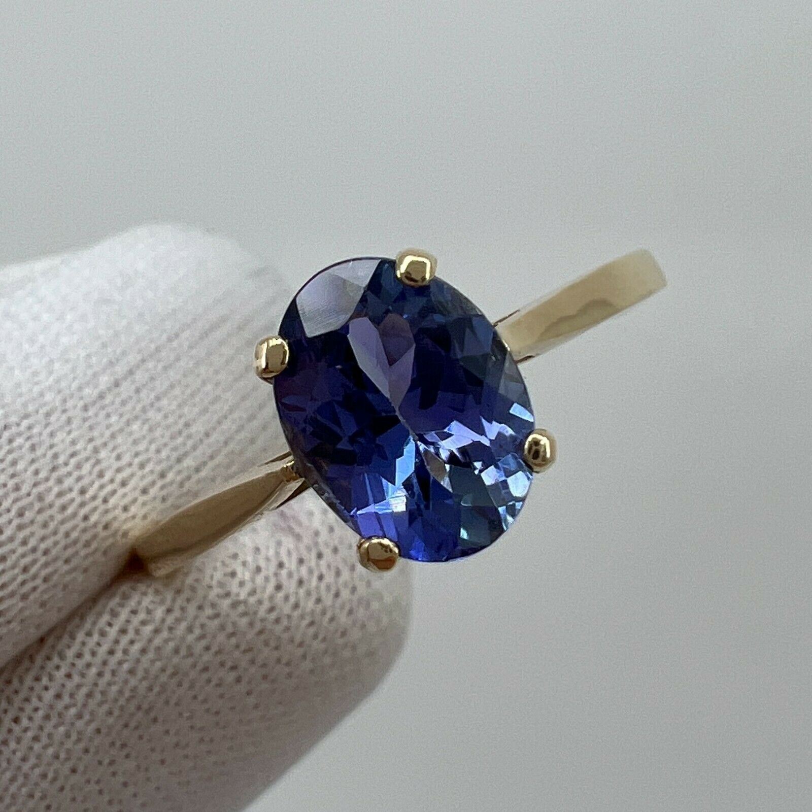 Natural Tanzanite 1.34ct Vivid Blue Violet Oval Cut Yellow Gold Solitaire Ring — view 3