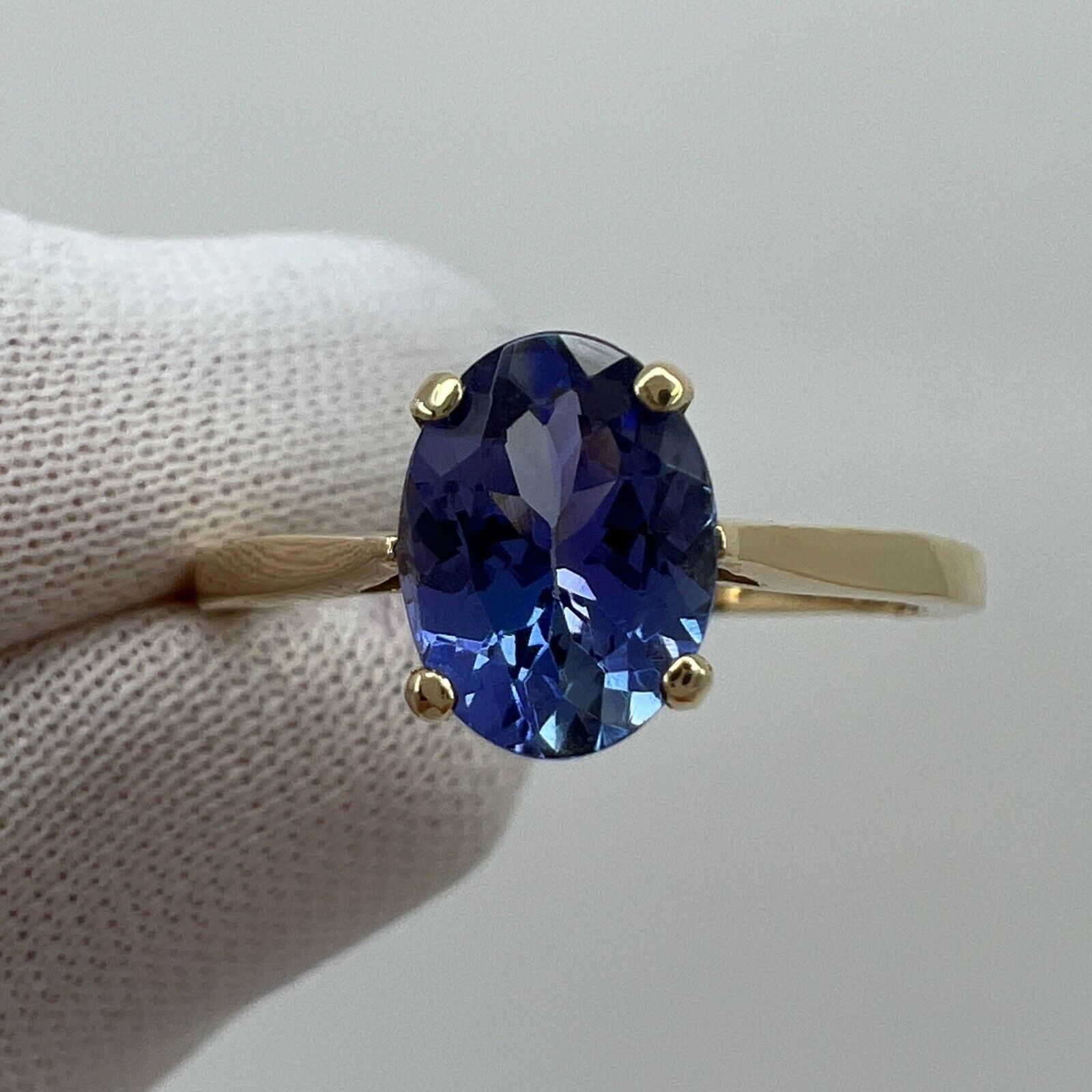 Natural Tanzanite 1.34ct Vivid Blue Violet Oval Cut Yellow Gold Solitaire Ring — view 4