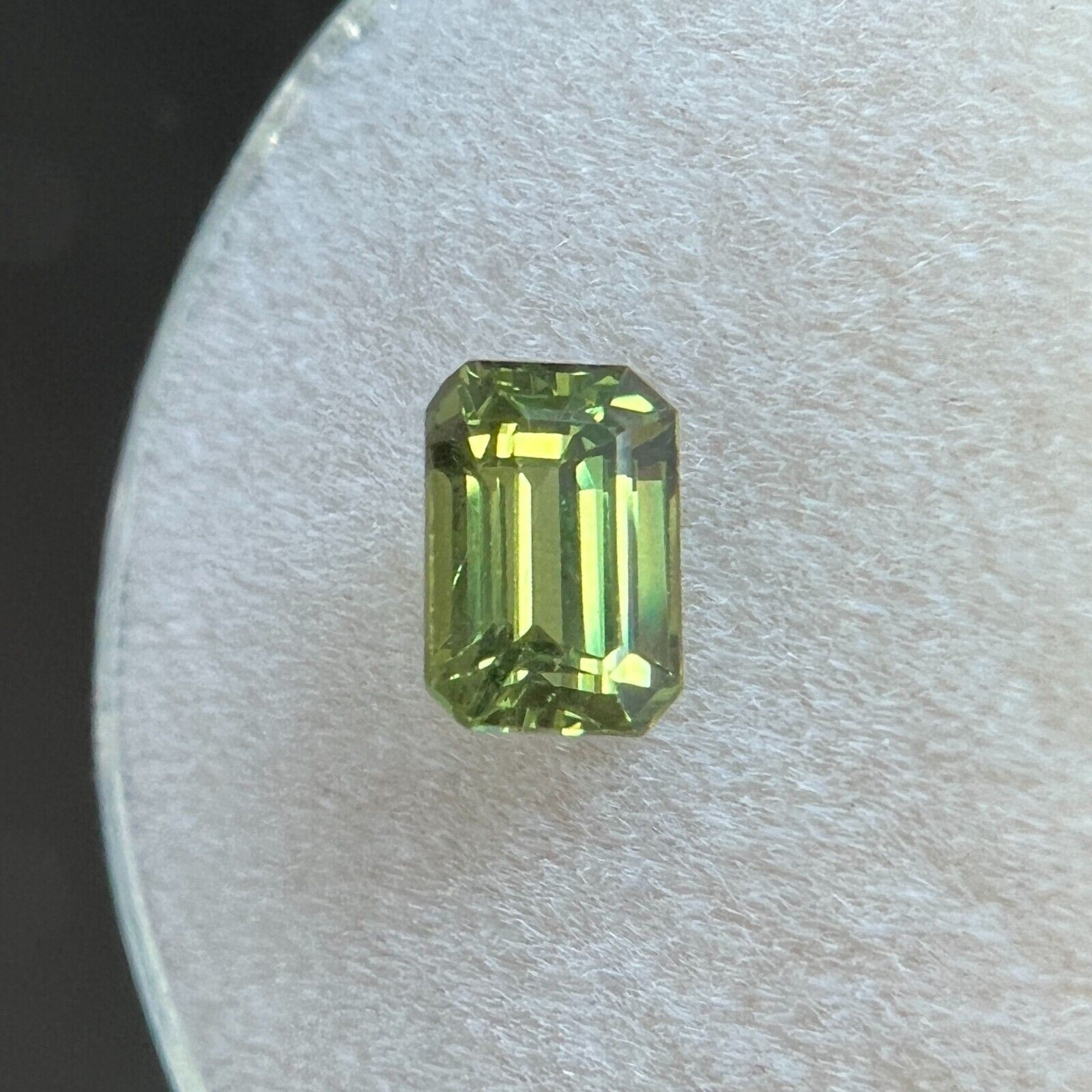 GIA CERTIFIED 1.01 UNTREATED Vivid Green Yellow Sapphire Emerald Octagon Cut Gem — view 4