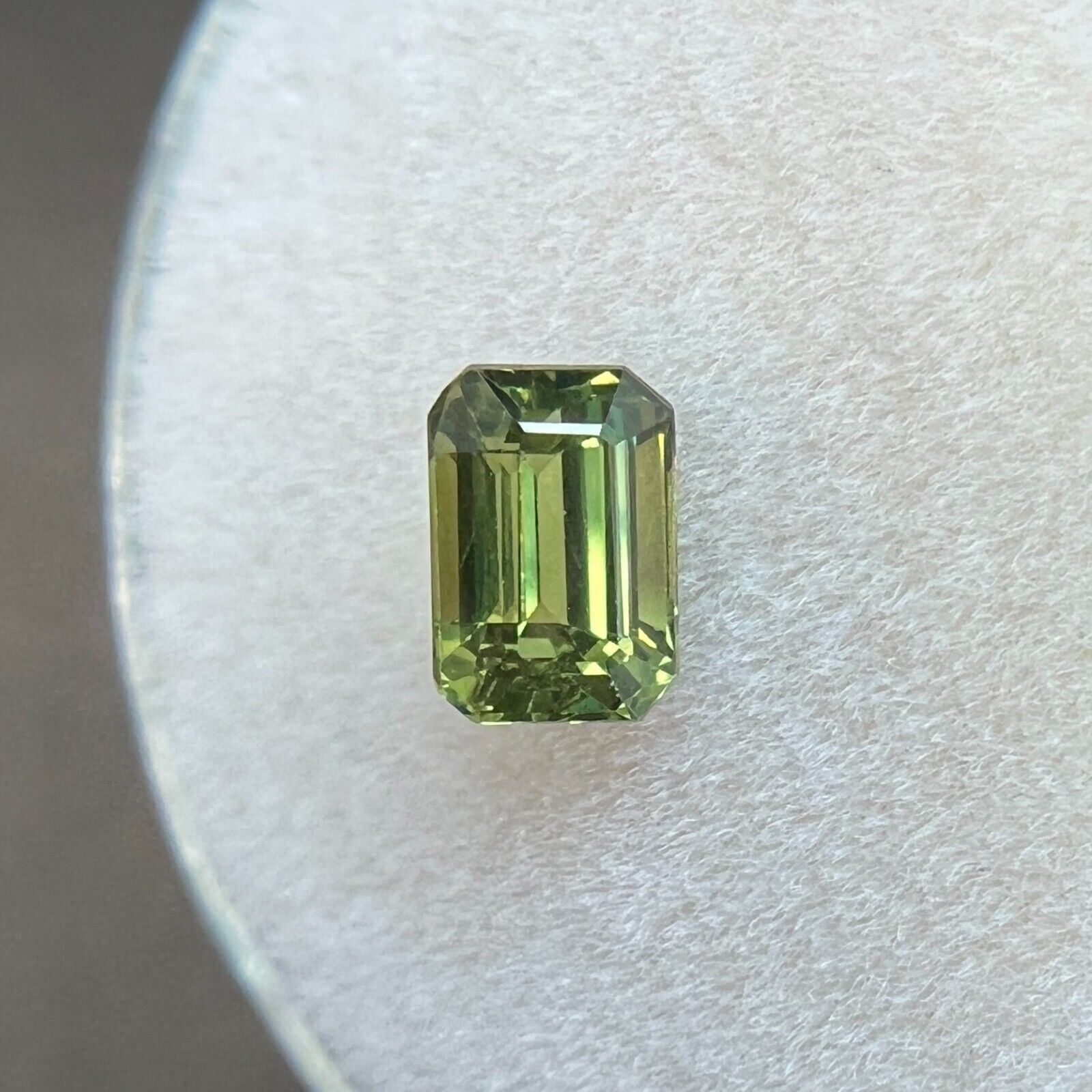 GIA CERTIFIED 1.01 UNTREATED Vivid Green Yellow Sapphire Emerald Octagon Cut Gem — view 5
