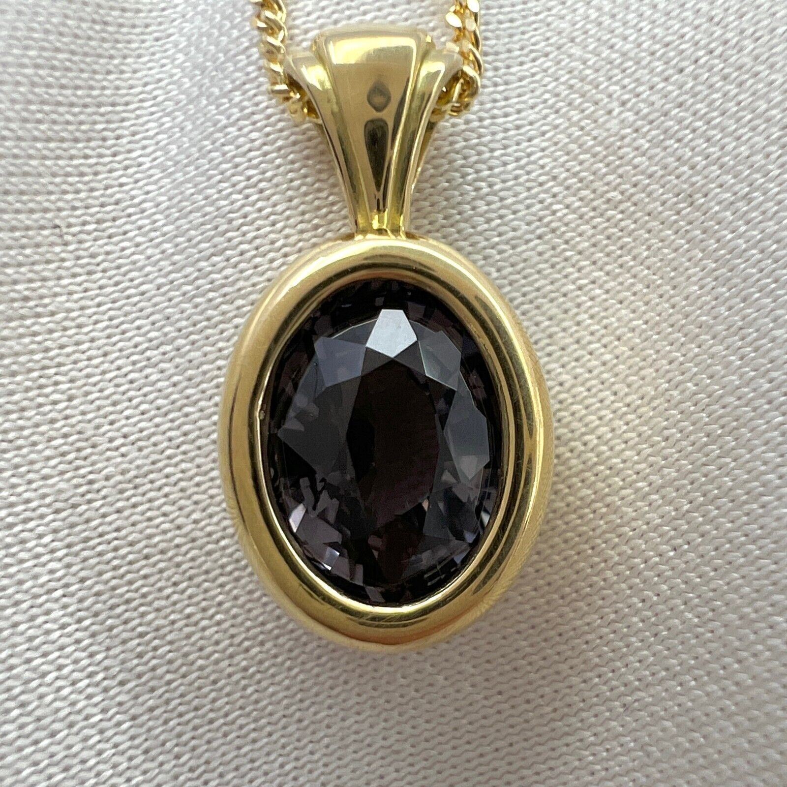 1.90ct Purple Grey Titanium Spinel Oval Cut 18k Yellow Gold Solitaire Pendant — view 3