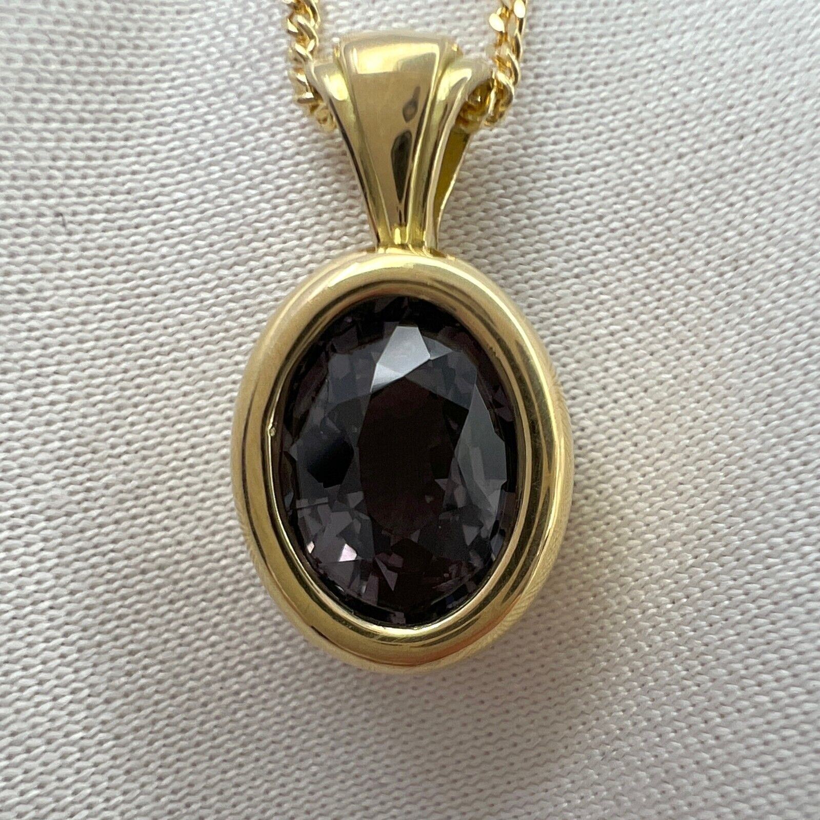 1.90ct Purple Grey Titanium Spinel Oval Cut 18k Yellow Gold Solitaire Pendant — view 4
