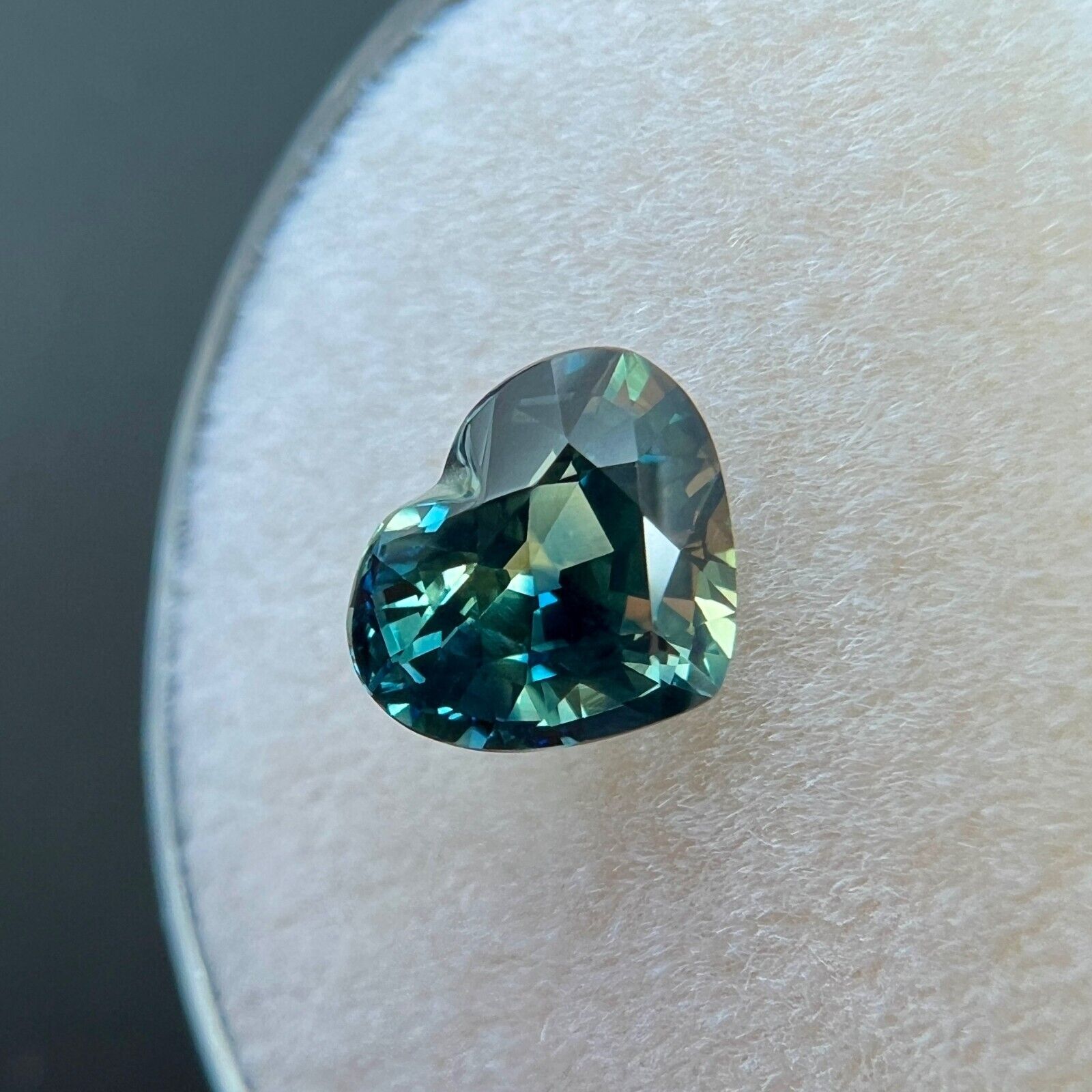 1.65ct NATURAL Sapphire VIVID Blue Green UNIQUE Heart Cut RARE Gem 7x6mm IF — view 4