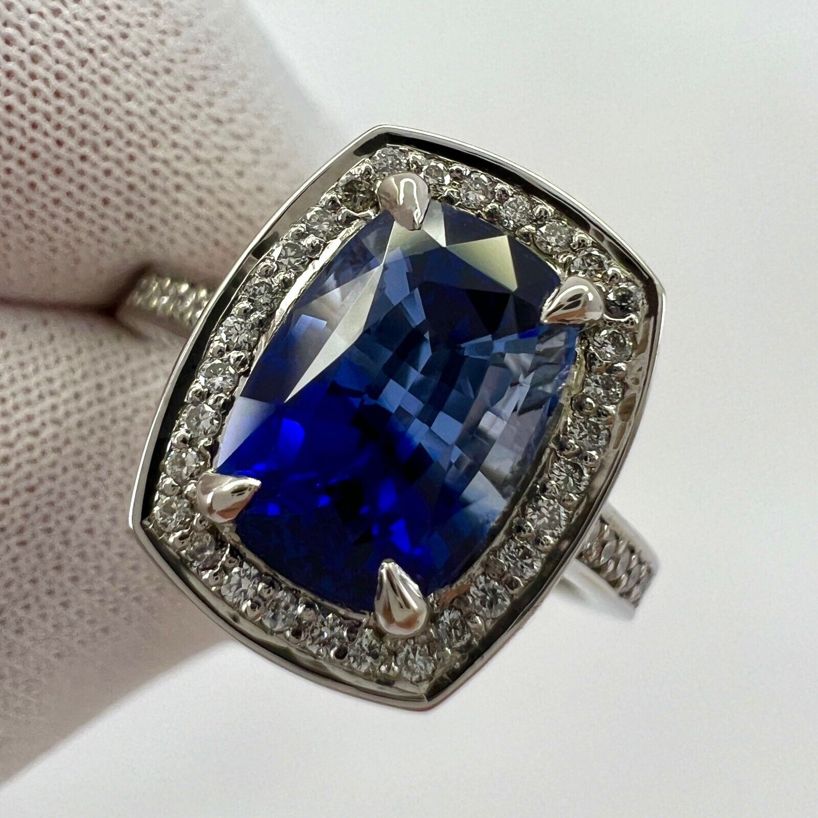 GIA Certified 2.92ct Bi Colour Ceylon Sapphire 18k White Gold Diamond Halo Ring — view 2