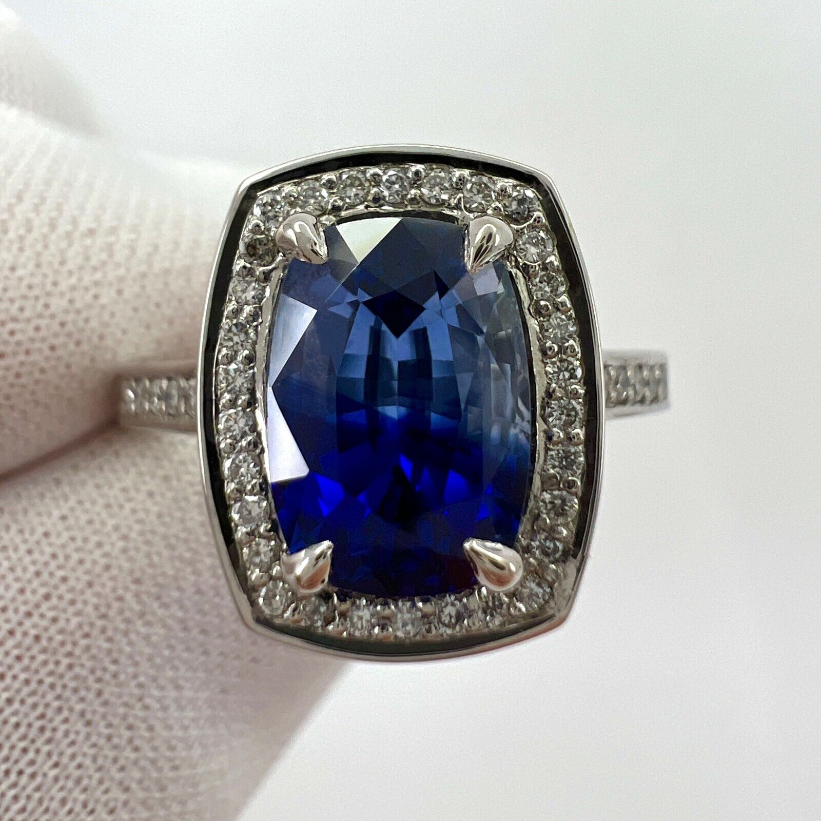 GIA Certified 2.92ct Bi Colour Ceylon Sapphire 18k White Gold Diamond Halo Ring — view 5