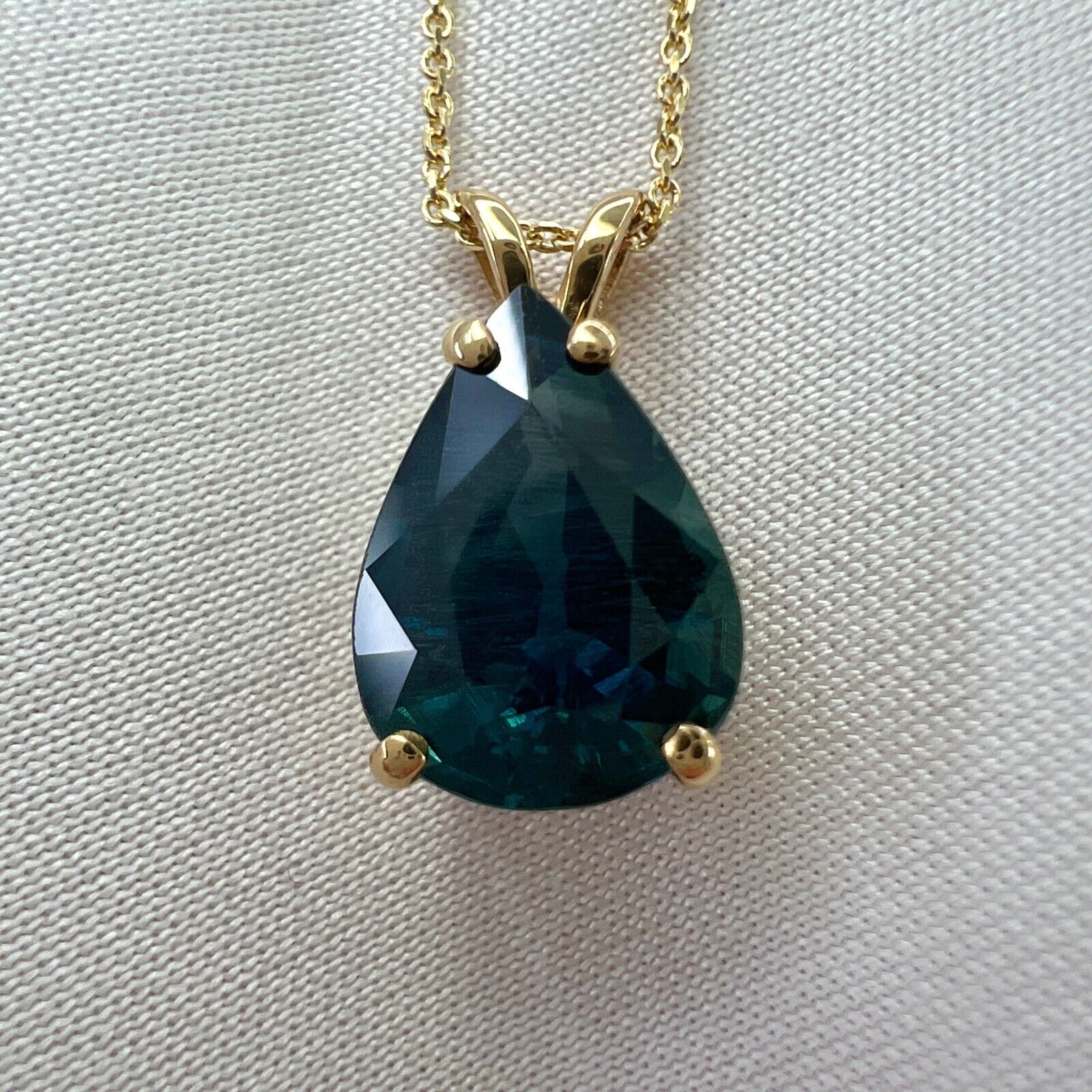 IGI CERTIFIED 3.27ct Deep Green Blue Thailand Sapphire Pear Cut Gold Pendant — view 4