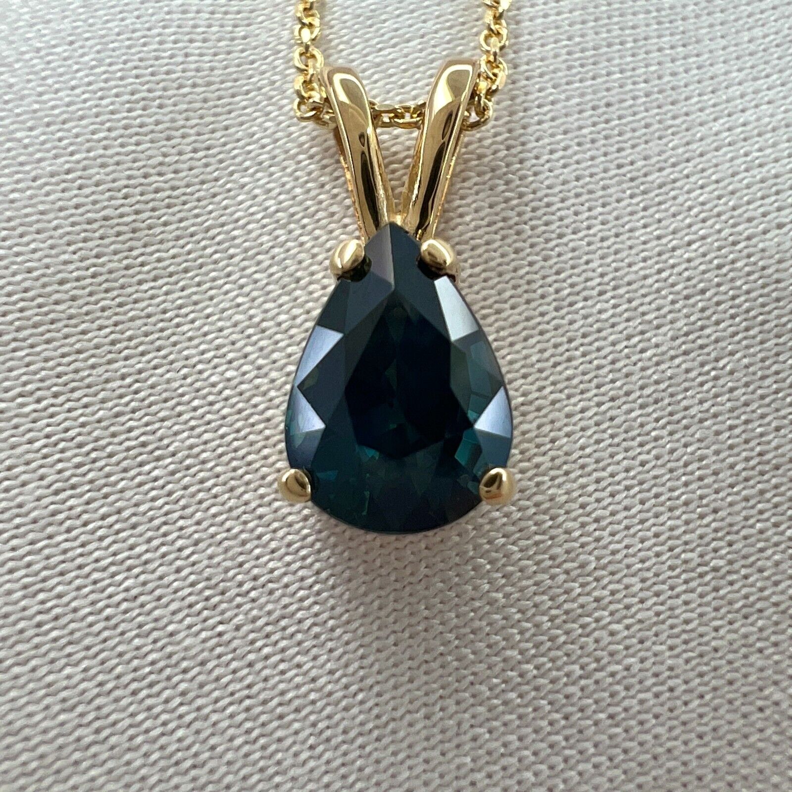 1.08ct IGI Certified Untreated Deep Green Blue Sapphire Pear Cut Gold Pendant — view 2