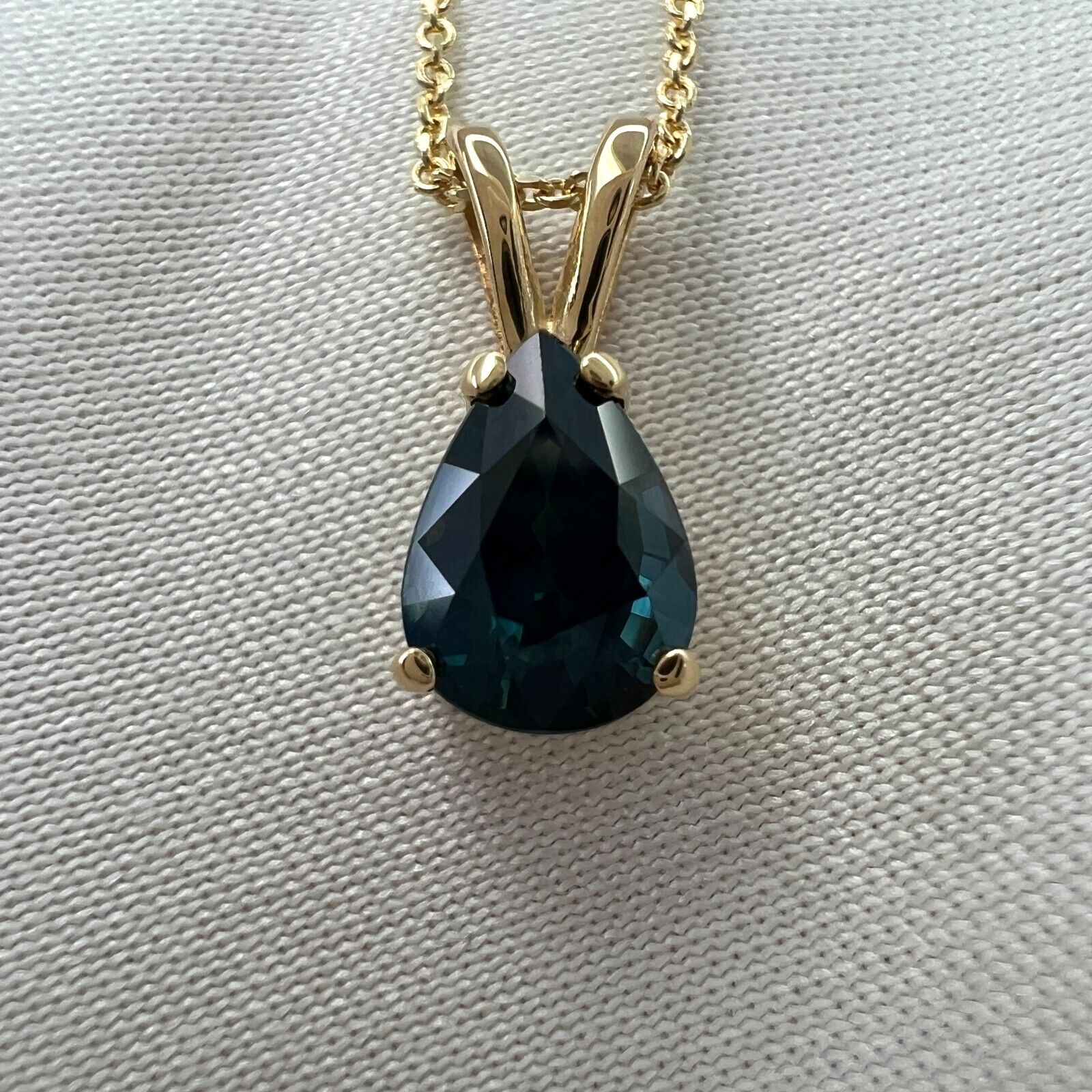 1.08ct IGI Certified Untreated Deep Green Blue Sapphire Pear Cut Gold Pendant — view 4
