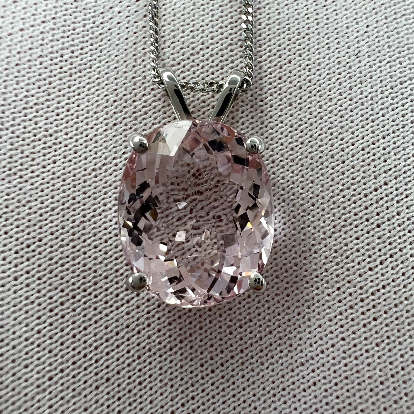 4.50ct Natural Pink Morganite Oval Cut 18k White Gold Solitaire Pendant Necklace — view 2