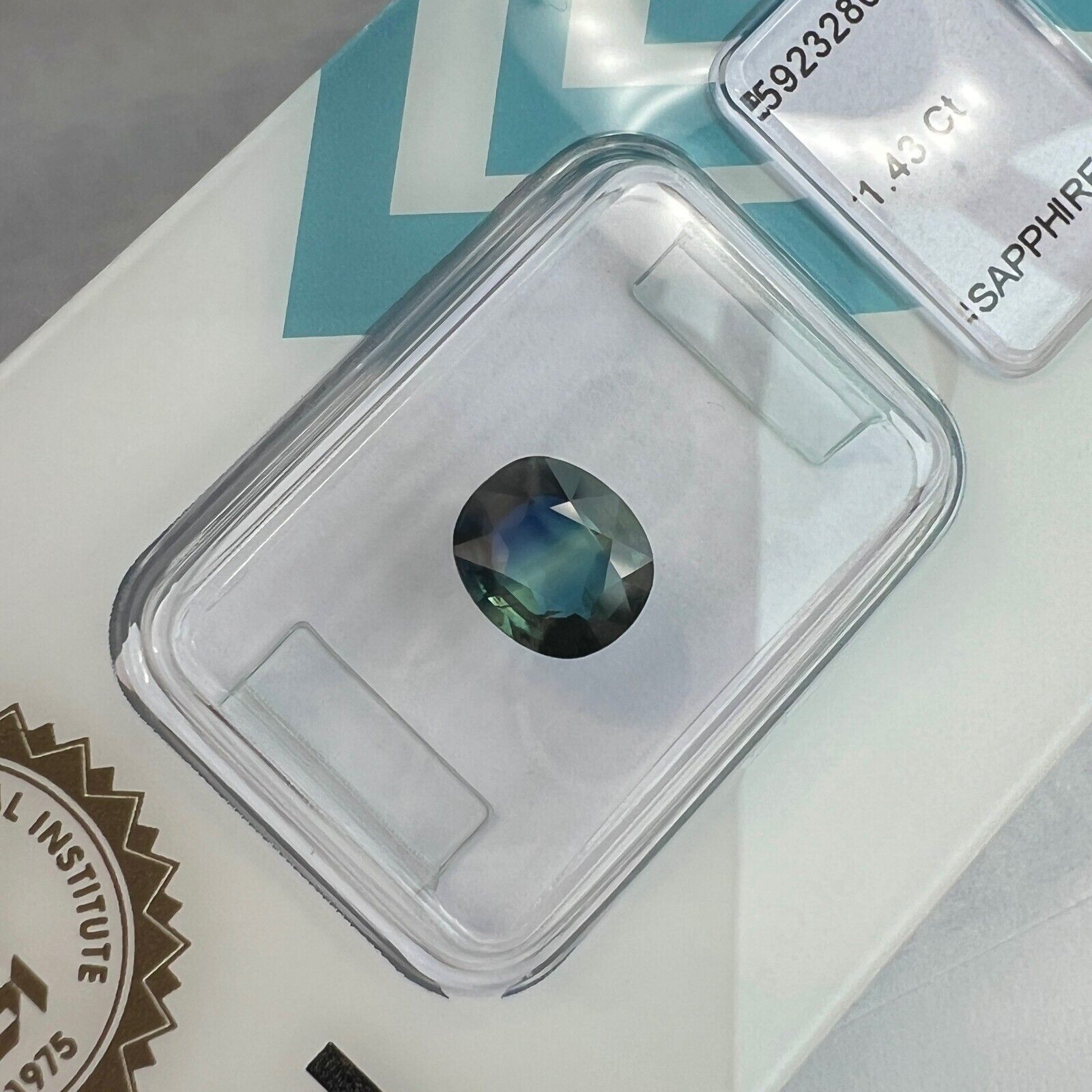 IGI CERTIFIED 1.43ct Unique NATURAL Bi Colour Yellow Blue Sapphire Oval Cut — view 4