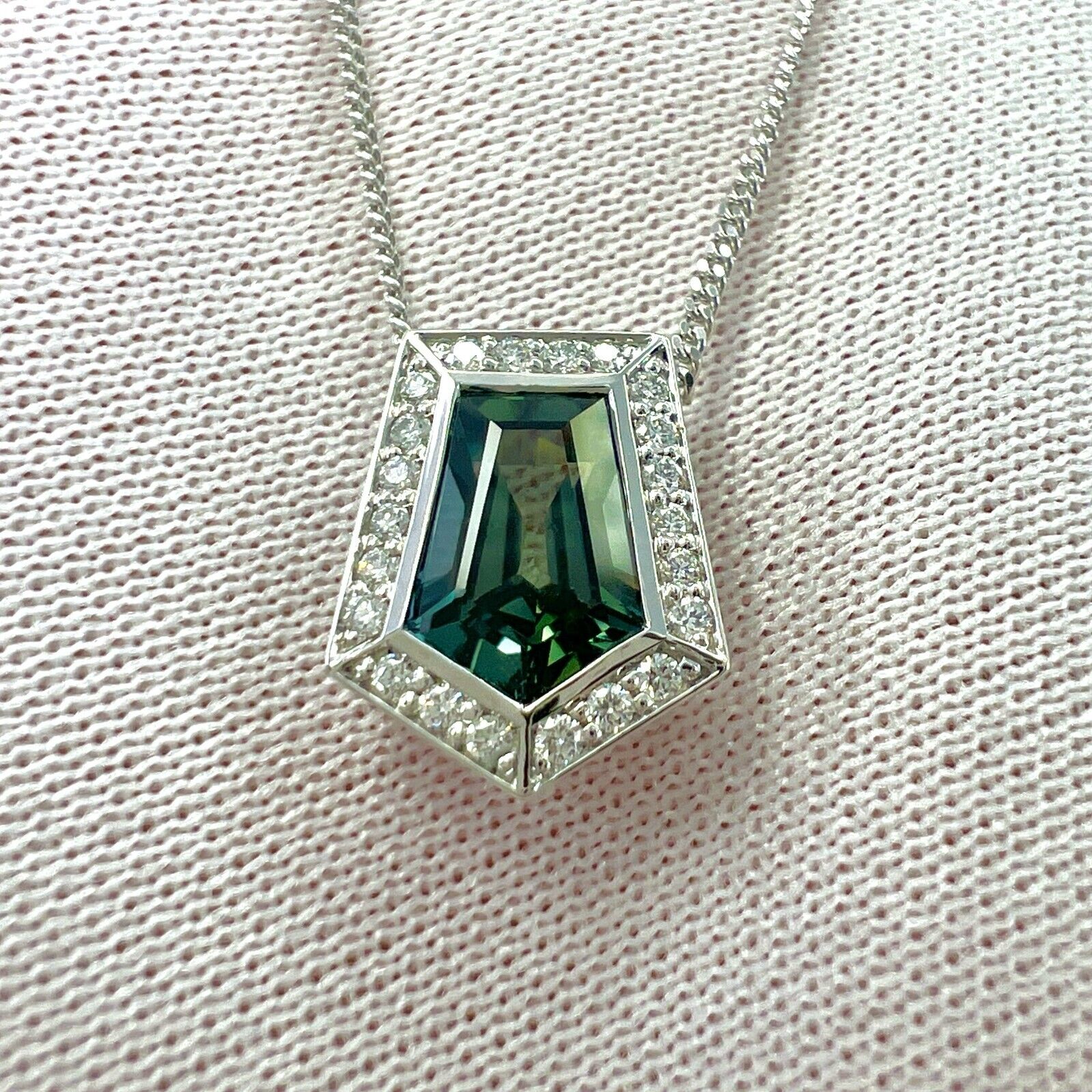 IGI Certified 1.46ct Colour Change Untreated Fancy Cut Sapphire Diamond Pendant — view 3