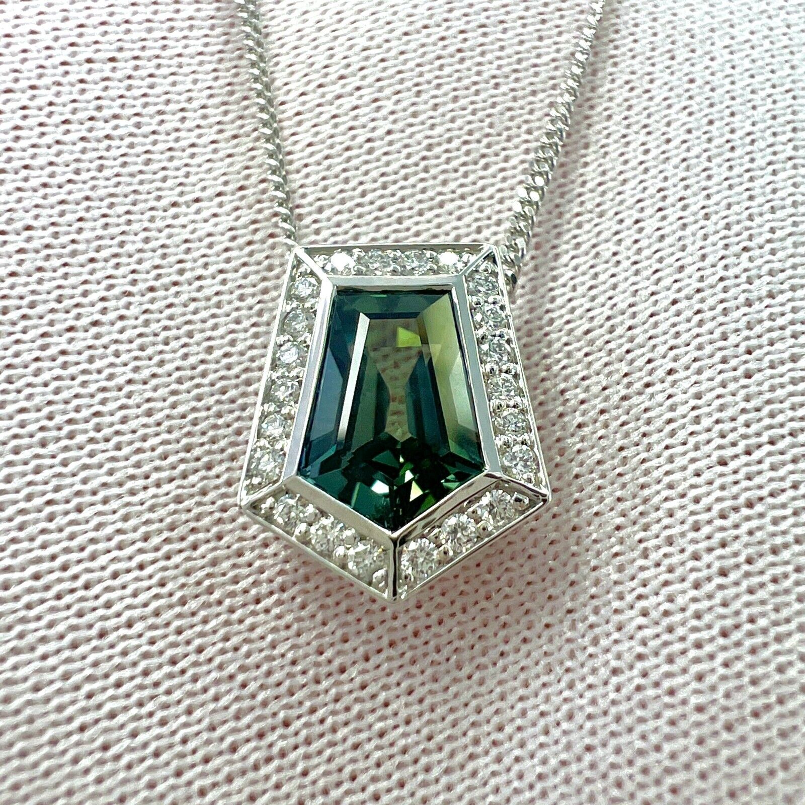 IGI Certified 1.46ct Colour Change Untreated Fancy Cut Sapphire Diamond Pendant — view 5
