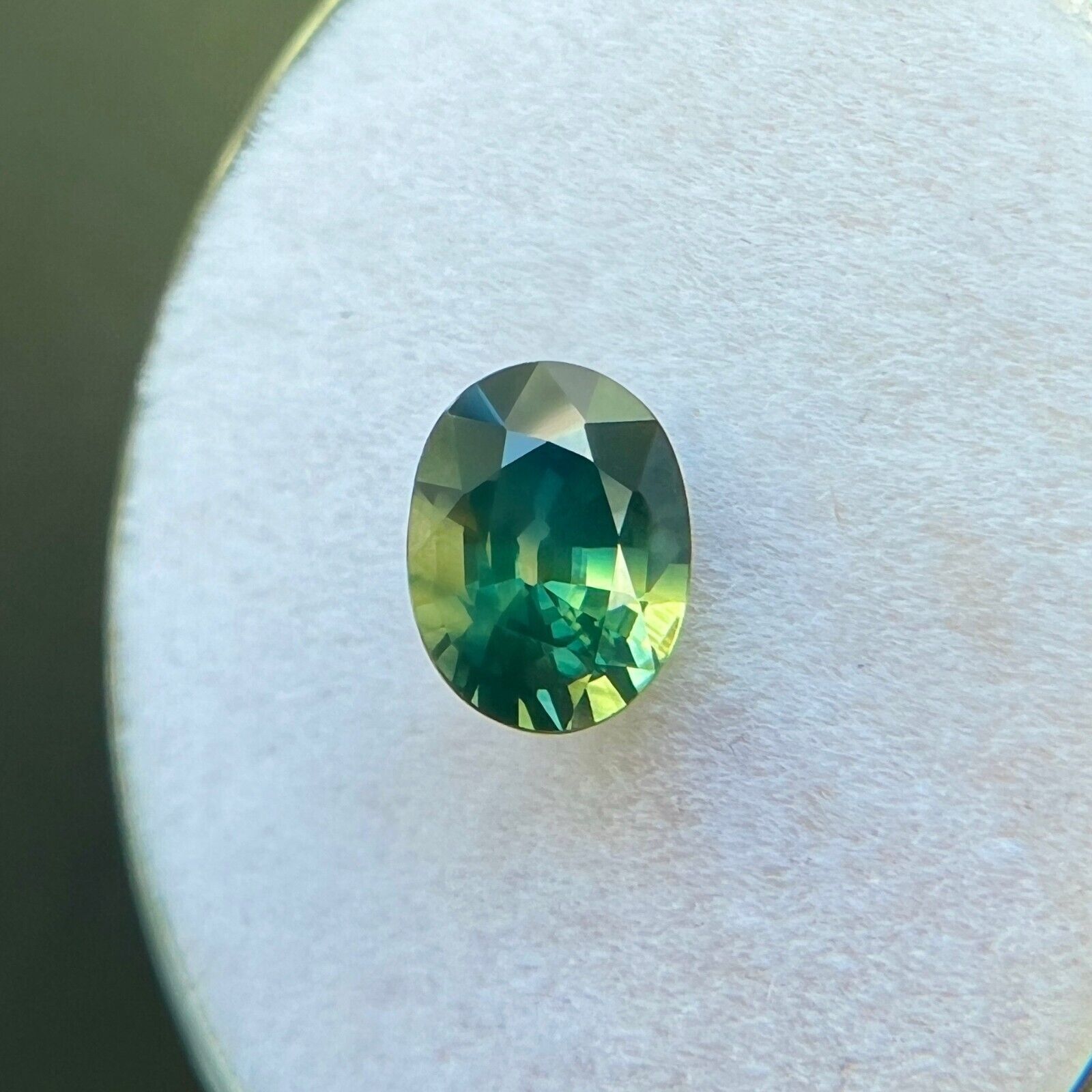 UNIQUE Australia Bi Colour Sapphire 0.98ct Green Blue Oval Cut Gem 6.4x4.8mm VS — view 5