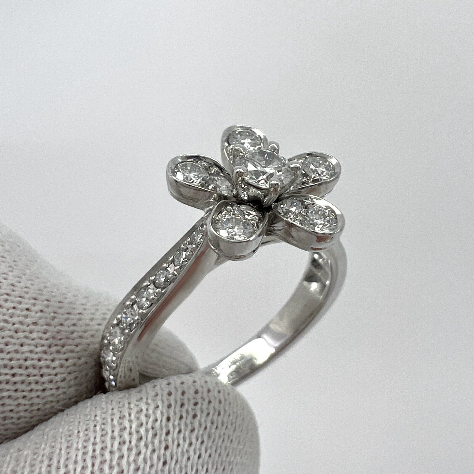Rare Vintage Van Cleef & Arpels Socrate Diamond 18k White Gold Flower Ring Cert — view 4